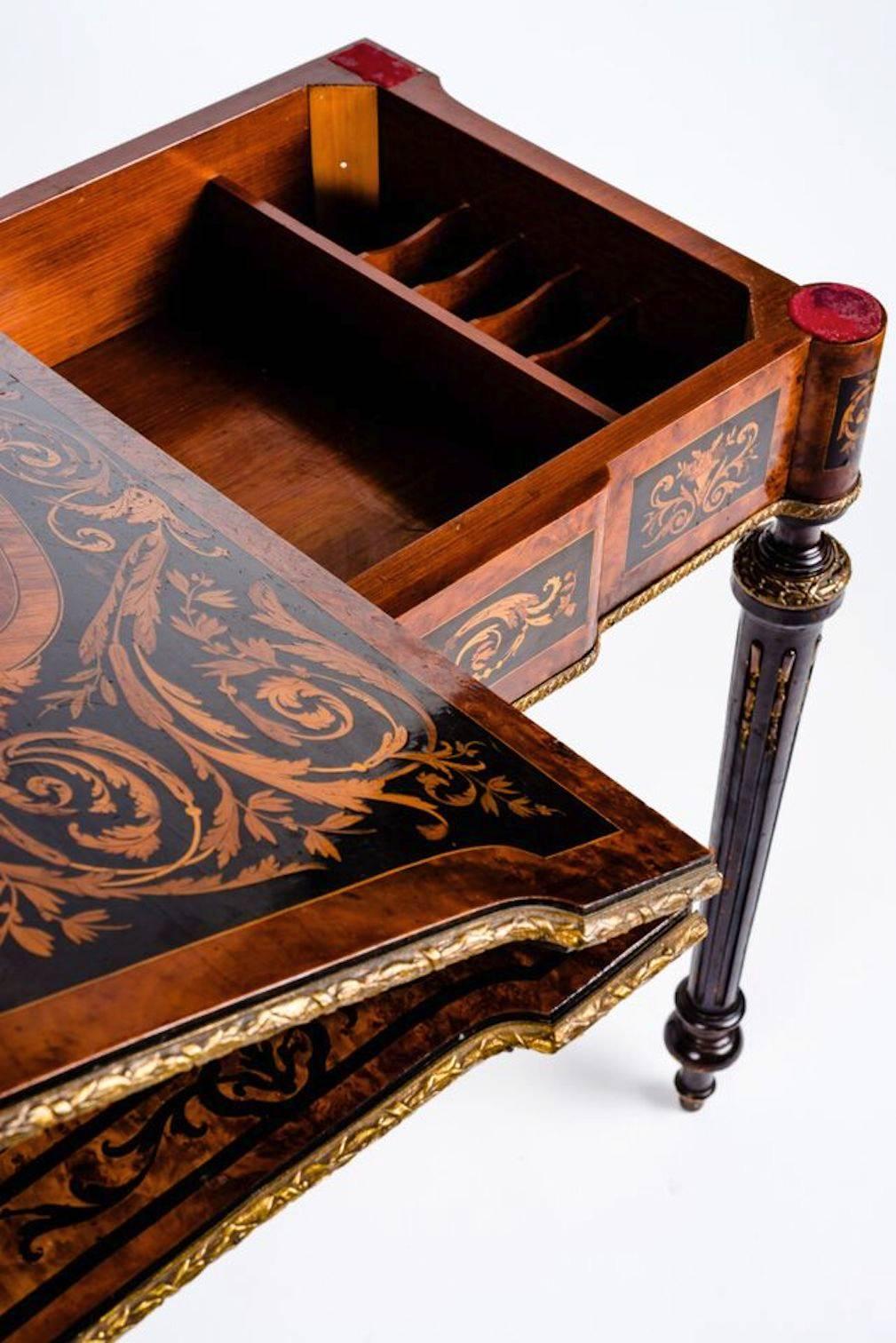 Table de jeu russe en marqueterie du XIXe siècle, 1820 en vente 3