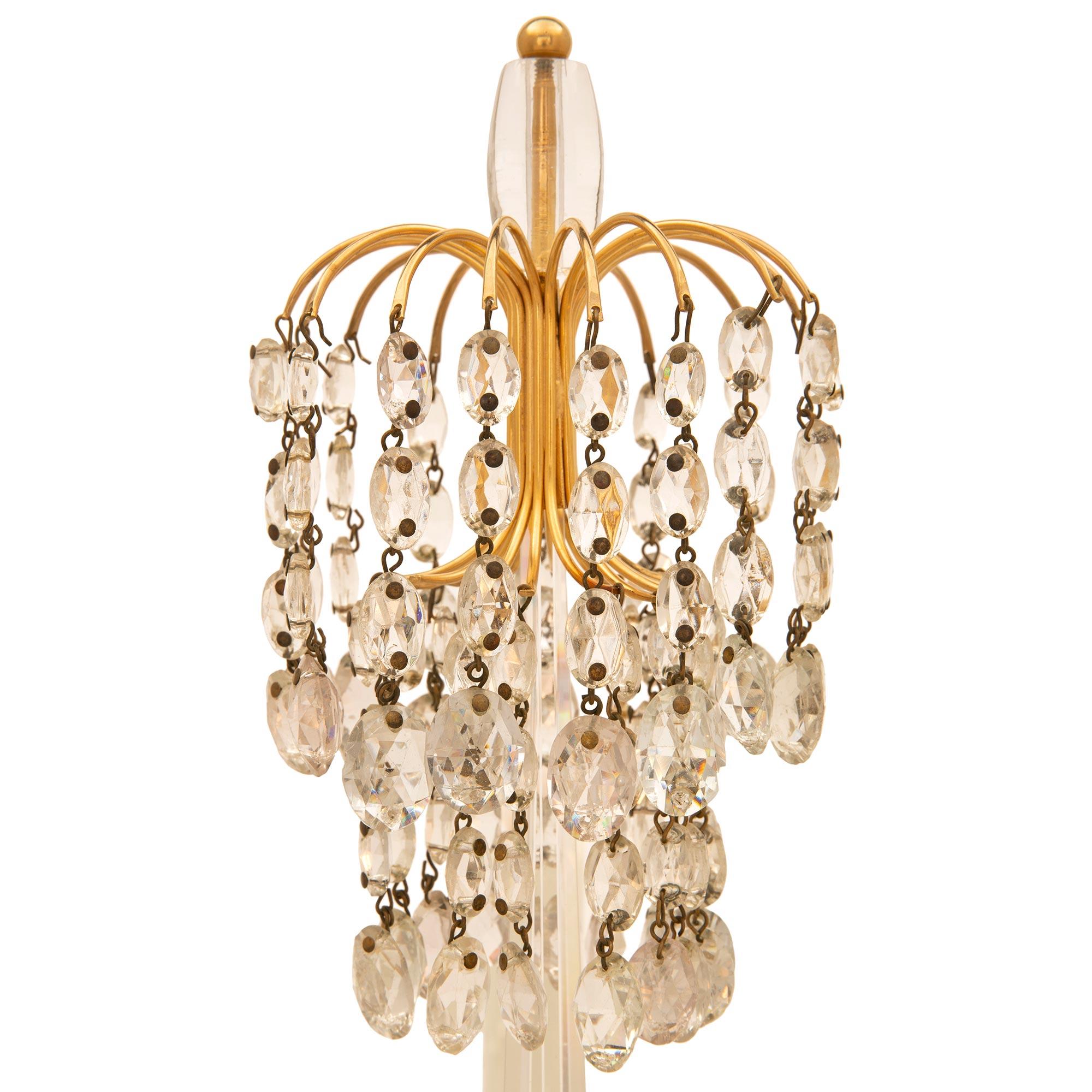 Russe Lampes russes néoclassiques du XIXe siècle en marbre, cristal et bronze doré en vente