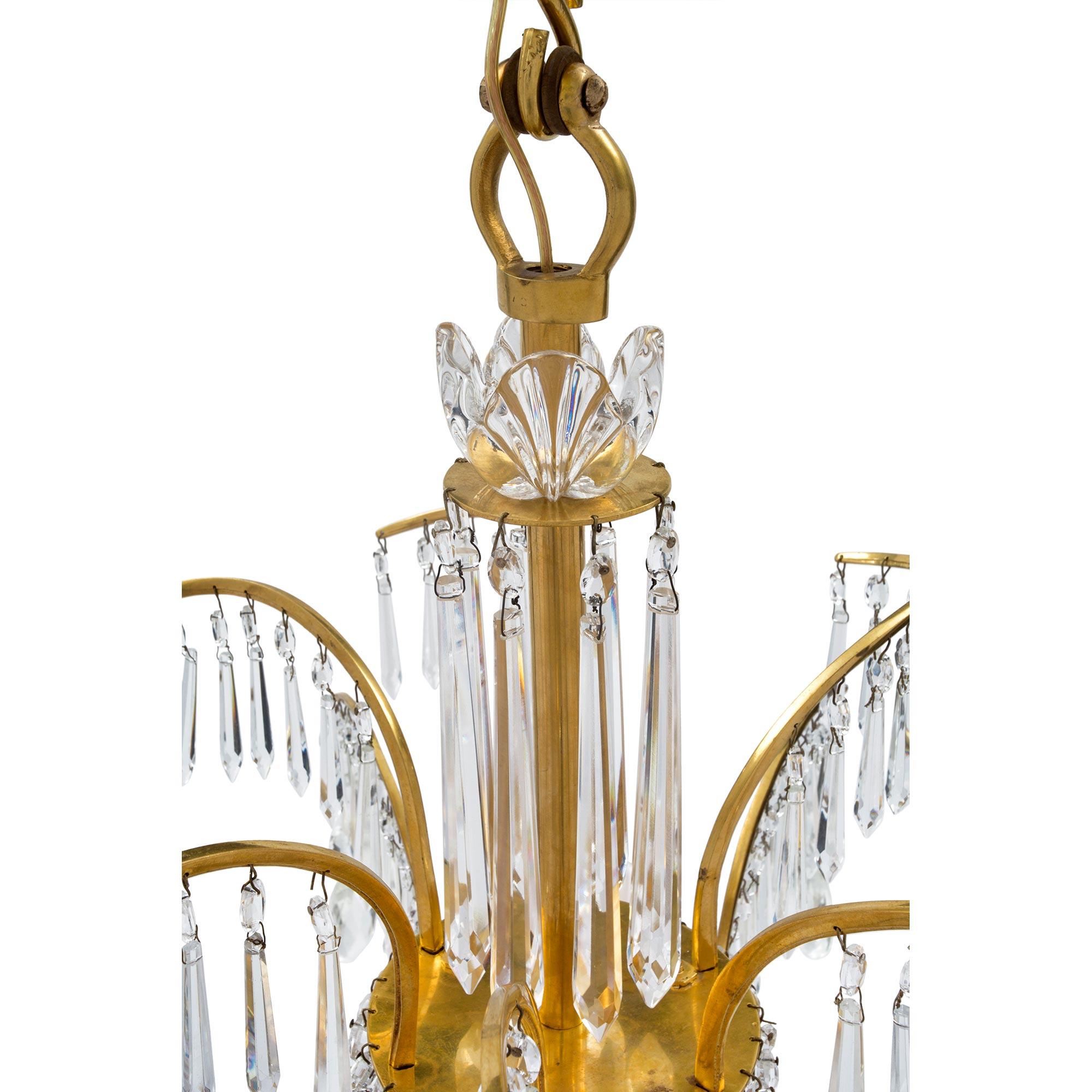 Russischer neoklassizistischer Kronleuchter aus Goldbronze und Kristall mit sechs Lichtern aus dem 19. Jahrhundert im Zustand „Gut“ im Angebot in West Palm Beach, FL