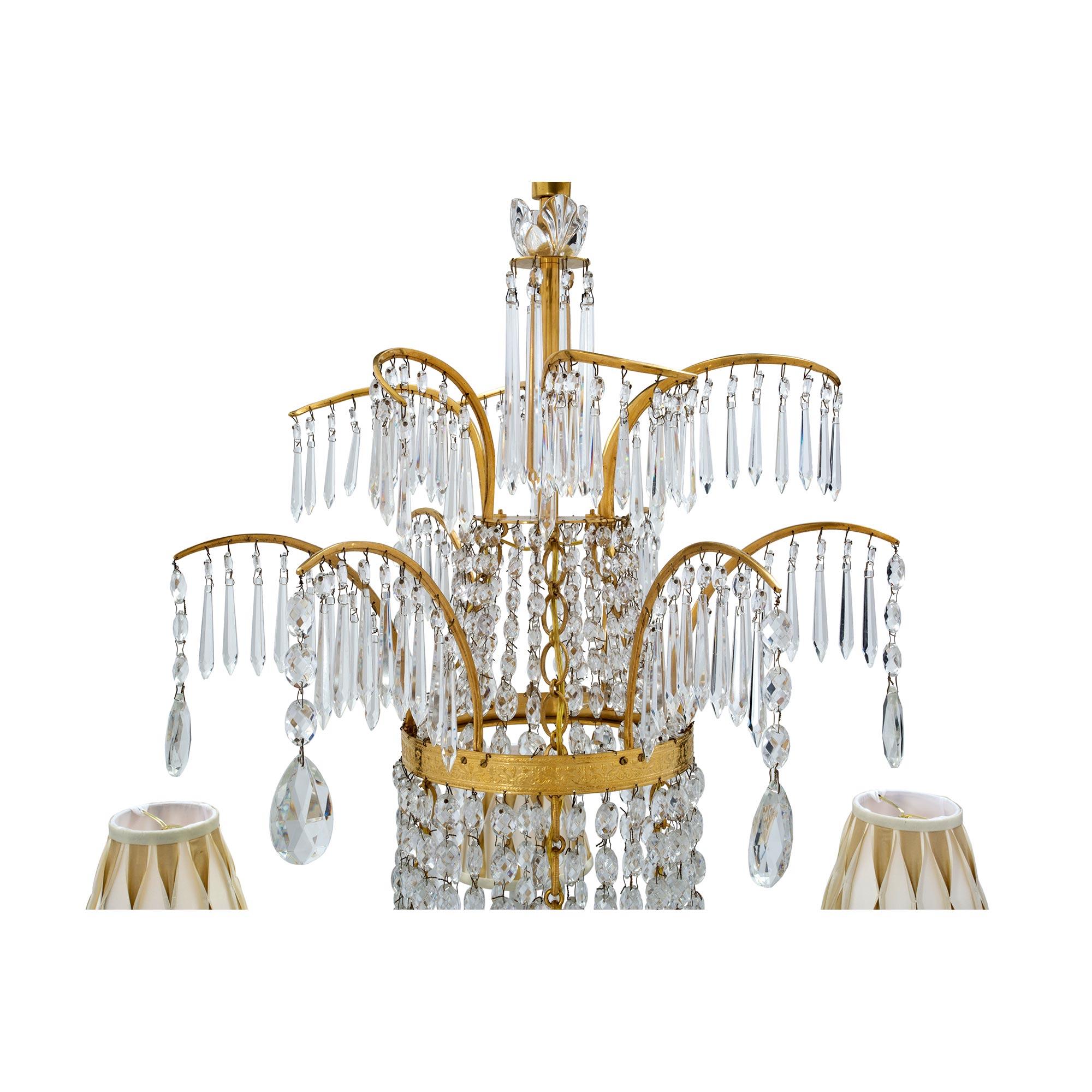 Russischer neoklassizistischer Kronleuchter aus Goldbronze und Kristall mit sechs Lichtern aus dem 19. Jahrhundert im Angebot 1