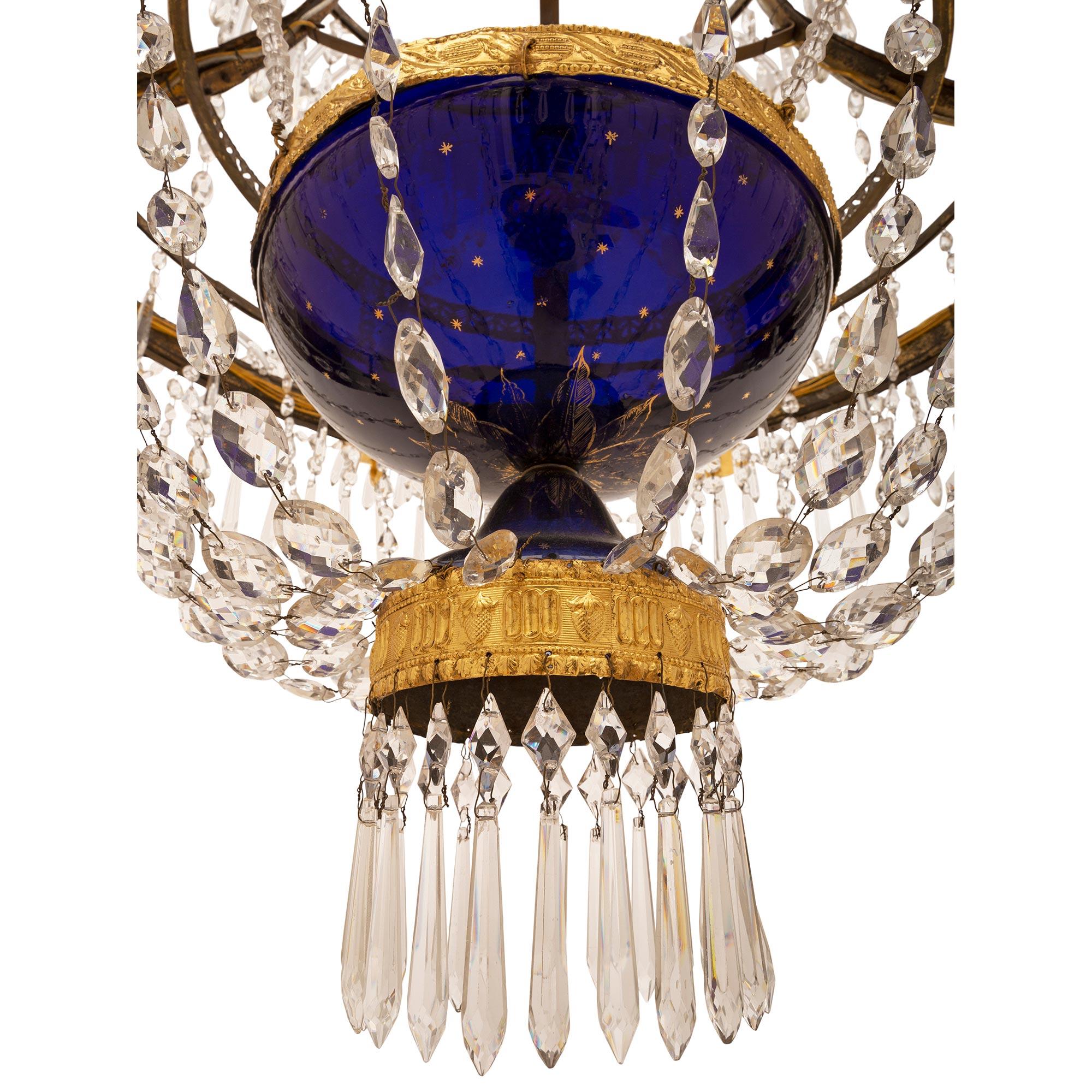 Cristallo Lampadario neoclassico russo del XIX secolo a nove luci in cristallo e dorato di St. in vendita
