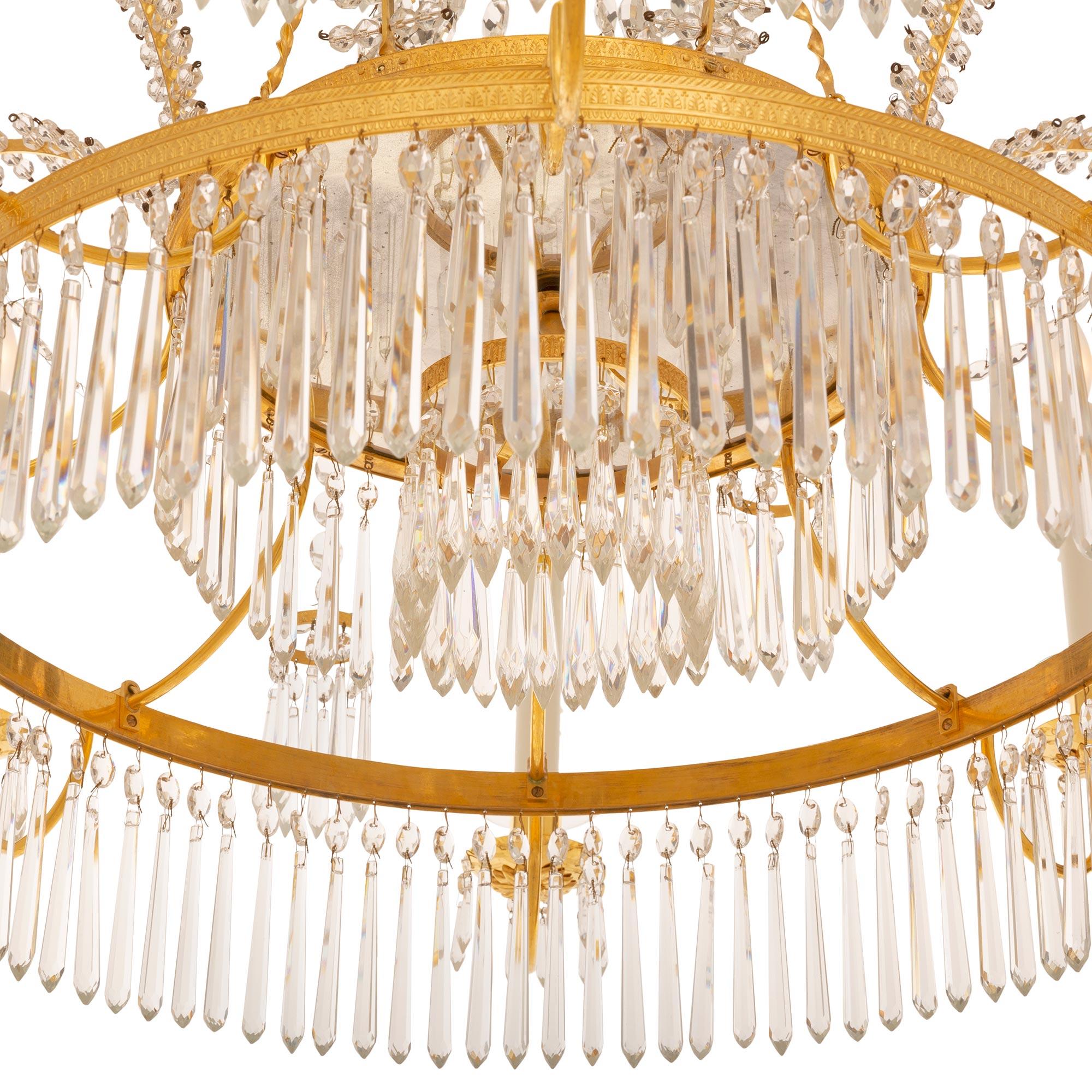 Lampadario russo del XIX secolo in stile neoclassico di San Ormolu, cristallo, vetro e specchio in vendita 2