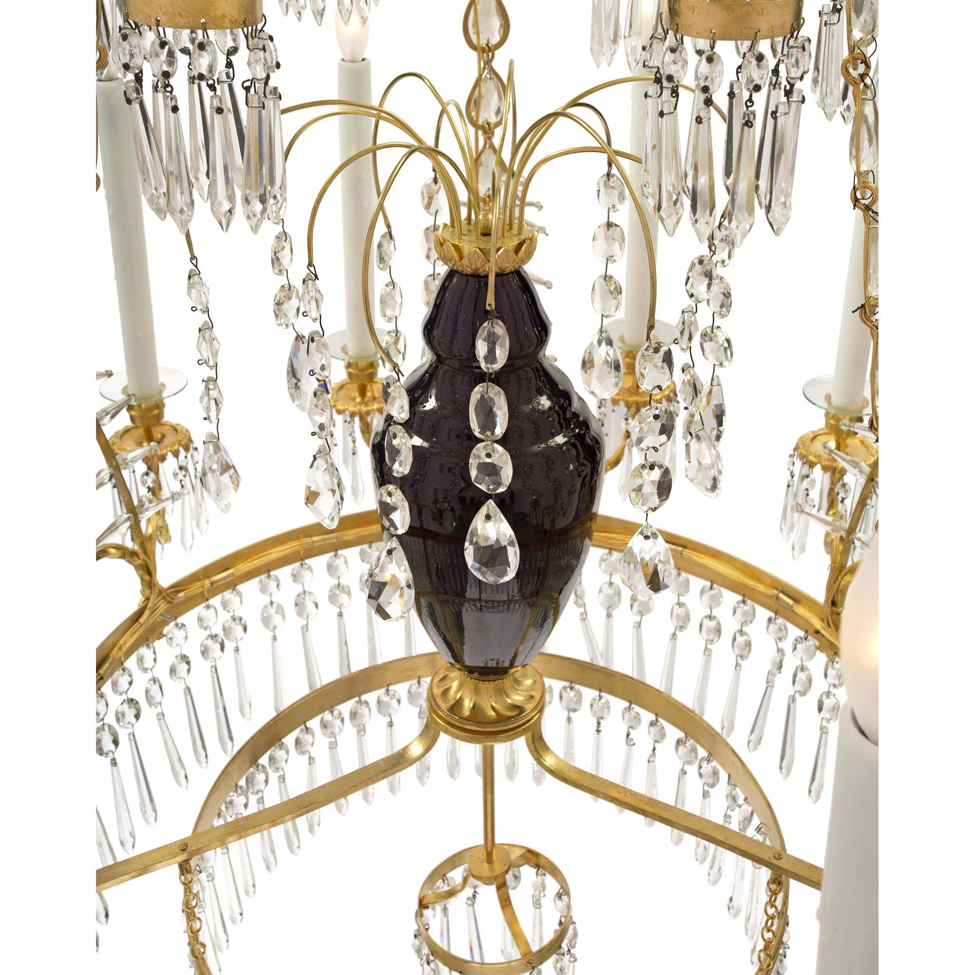 Lampadario russo del XIX secolo in stile neoclassico in vetro, cristallo e ormolu in vendita 2
