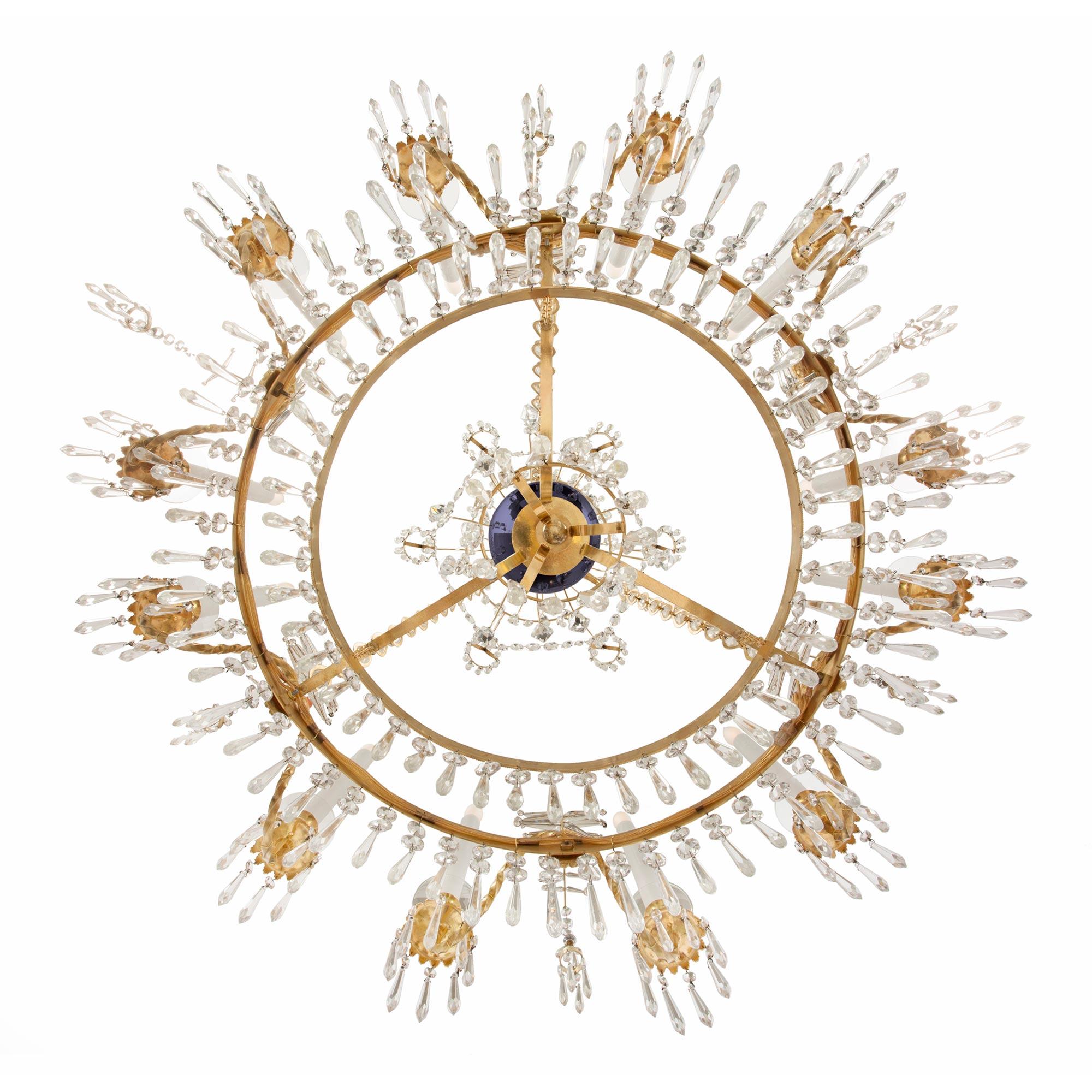 Lampadario russo del XIX secolo in stile neoclassico in vetro, cristallo e ormolu in vendita 3
