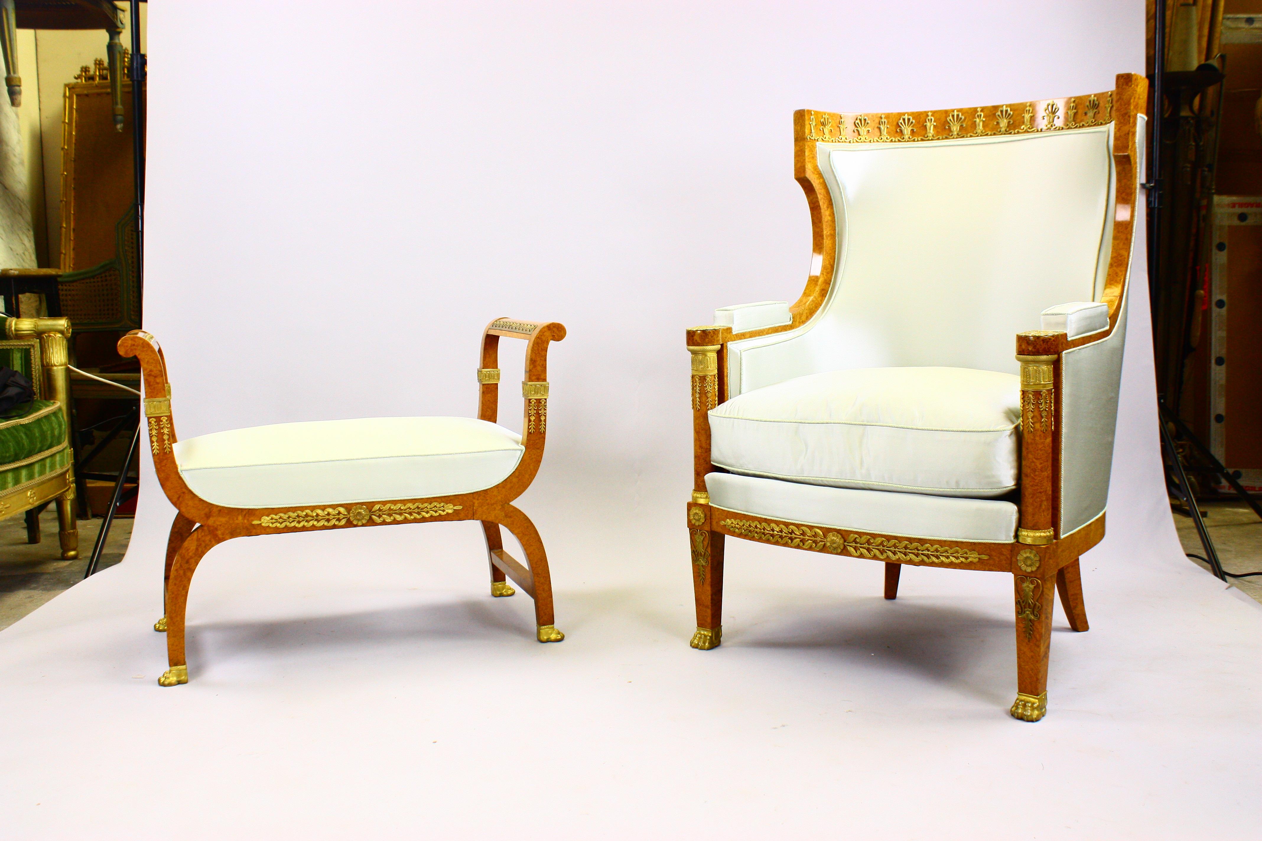 Early 19th-century Restauration salon suite in maple burl veneer with gilt bronze mounts.
Decorated with lion paw feet, palmette friezes, and floral motifs. Upholstered in silvery celadon Veraseta silk.

Comprising a bergère, two chairs, two