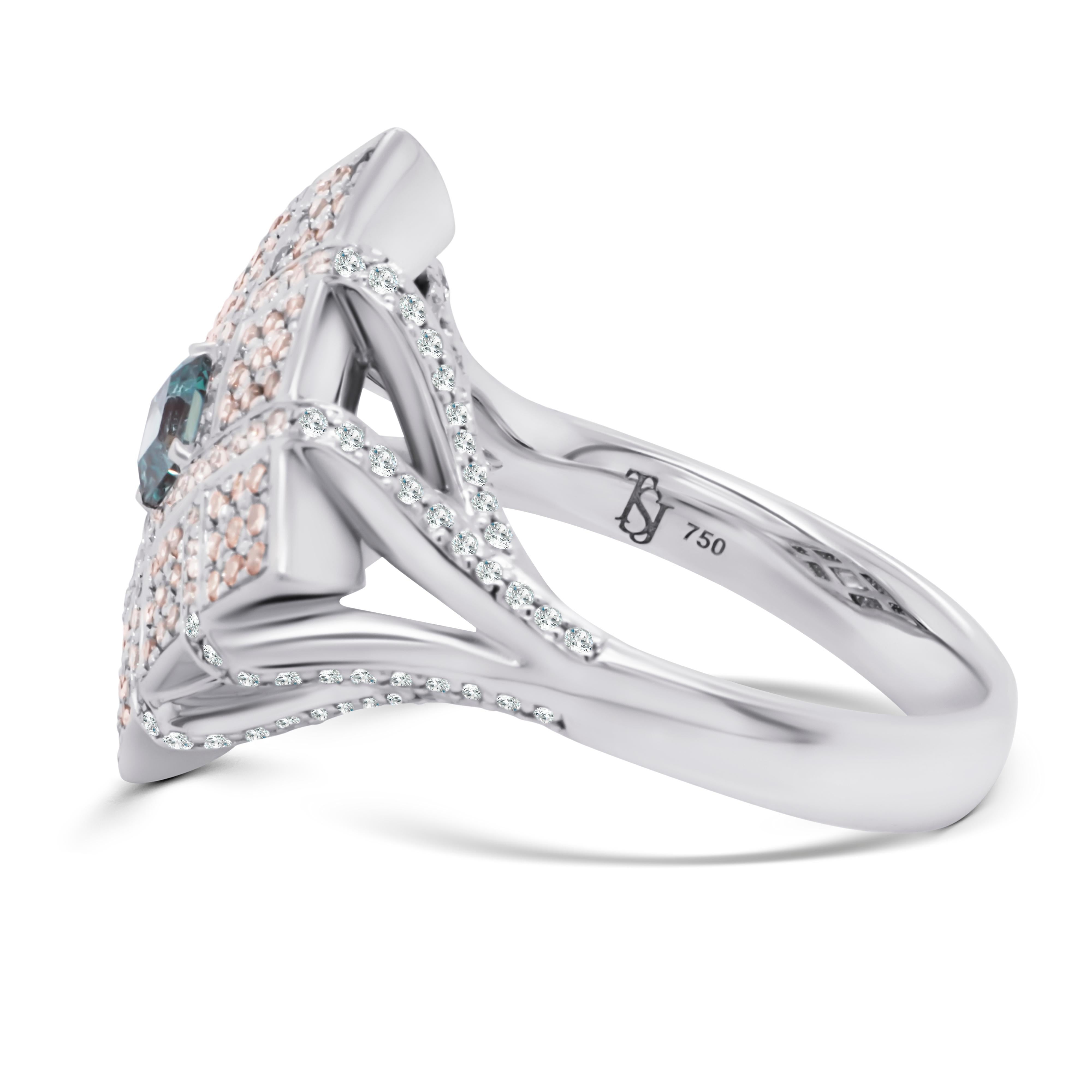 Russischer Alexandrit-Ring aus 18 Karat Gold mit antikem Design und Diamanten (Romantik) im Angebot