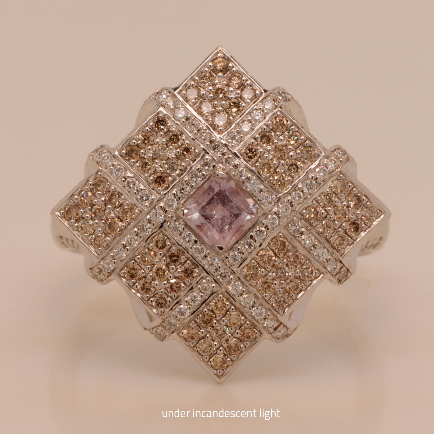 Bague russe de conception ancienne en or 18 carats avec alexandrite et diamants Neuf - En vente à Bangkok, TH