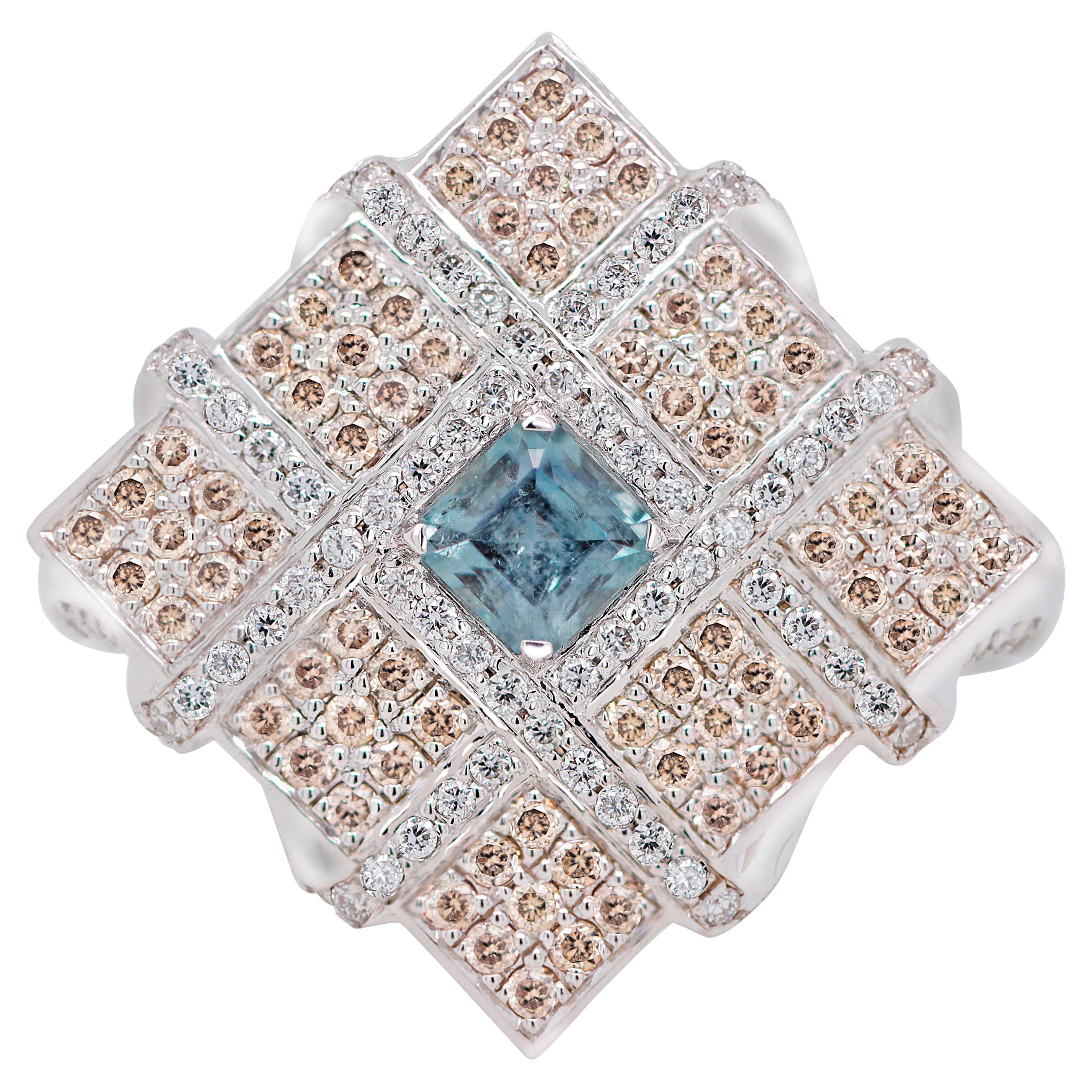 Bague russe de conception ancienne en or 18 carats avec alexandrite et diamants