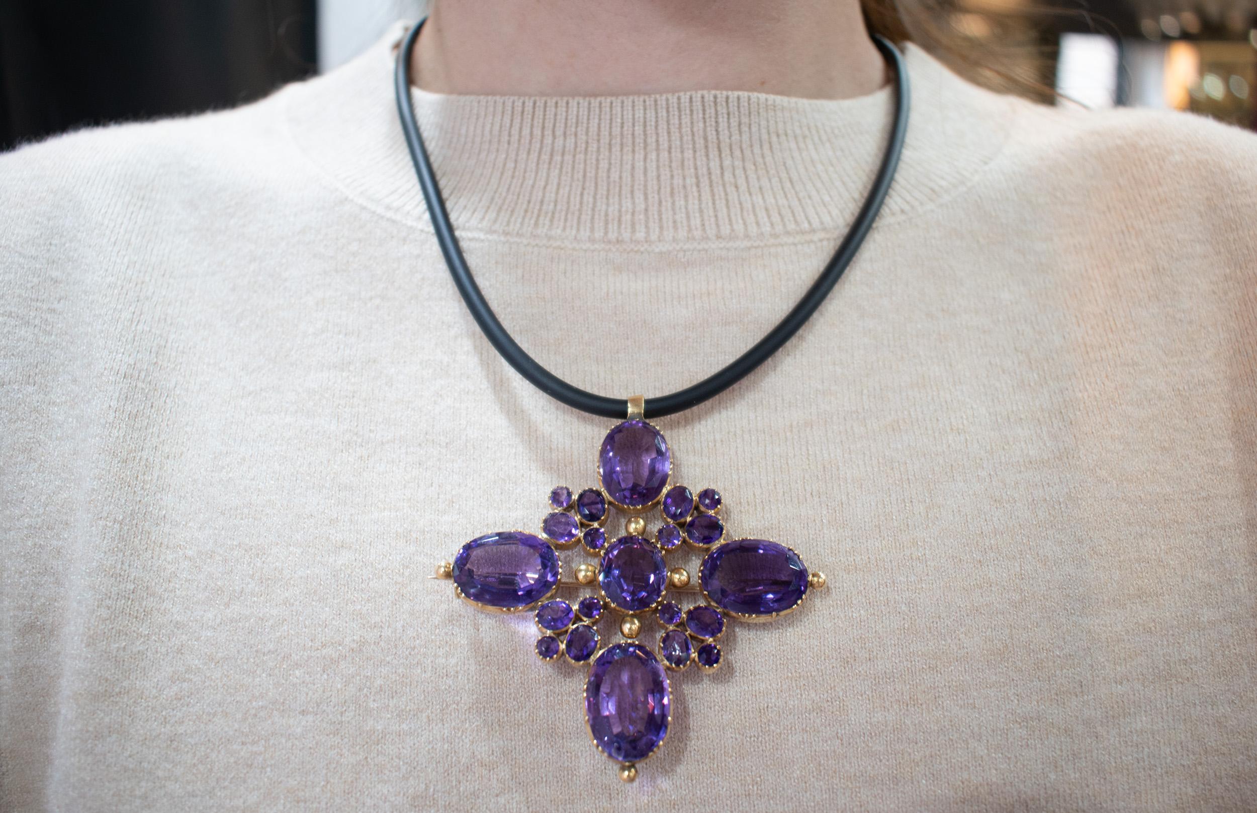 Croix en améthyste russe en or 18ct en vente 1