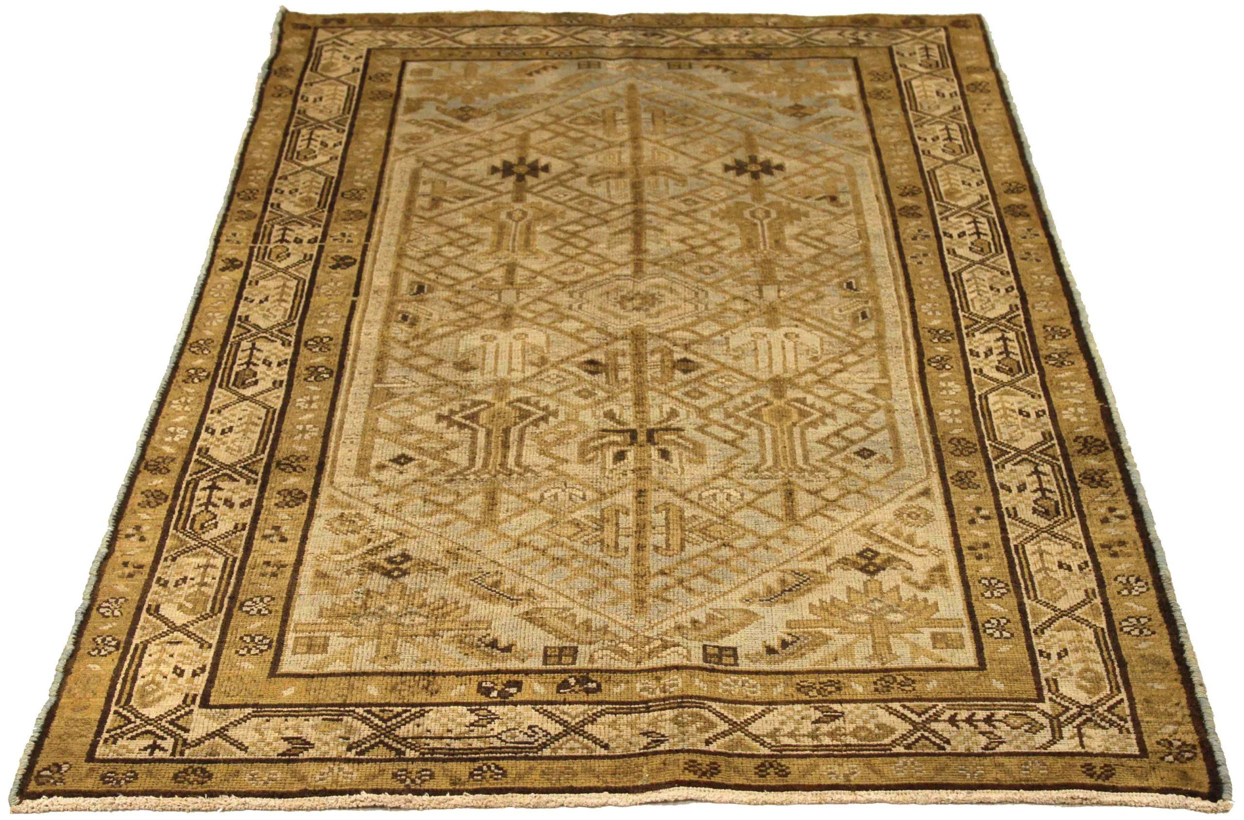 Descubre la elegancia del Armen Ruso con la Alfombra Pequeña de Circa 1880. Diseñado con lana y marrón-marfil-amarillo, este diseño exclusivo es perfecto para realzar tu espacio.