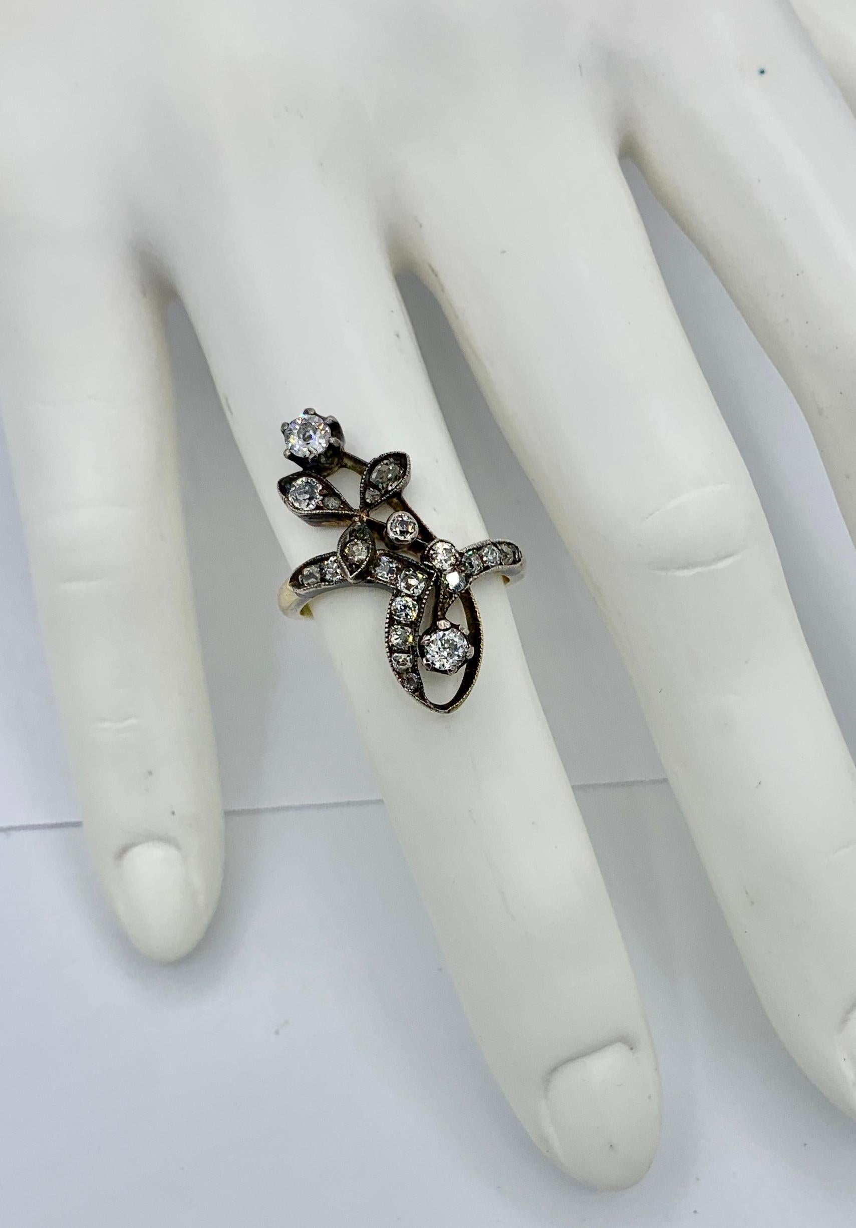 Bague de fiançailles russe Art nouveau en or 14 carats avec fleur en diamant taille vieille mine et diamant Bon état - En vente à New York, NY