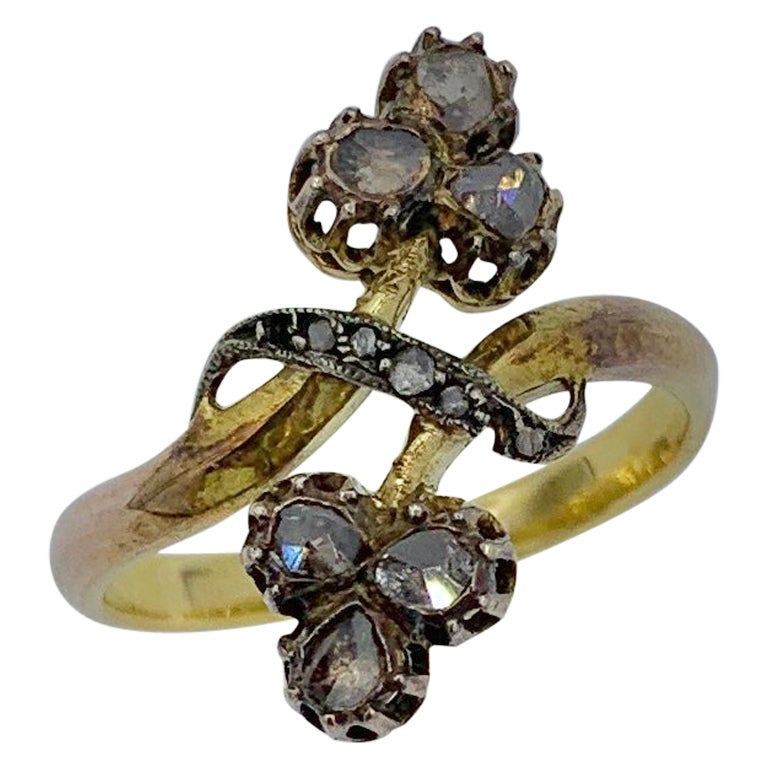 Anello in stile Art Nouveau russo con diamante taglio rosa e fiore a forma di trifoglio in oro 14 carati