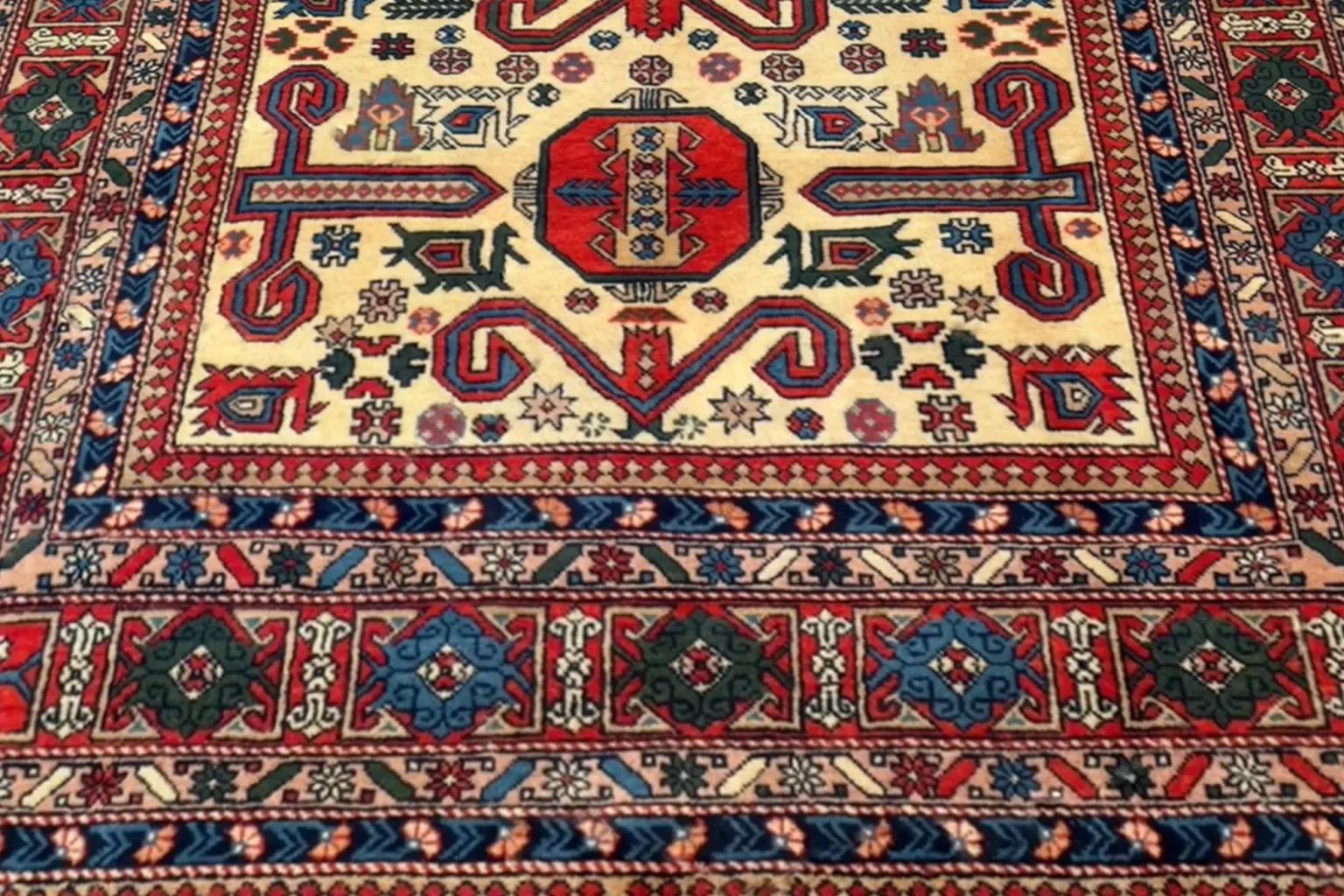 Russian Azerbaijan Small Rug Circa 1910 - Wool Blue Ivory Red In Excellent Condition For Sale In Dallas, TX
