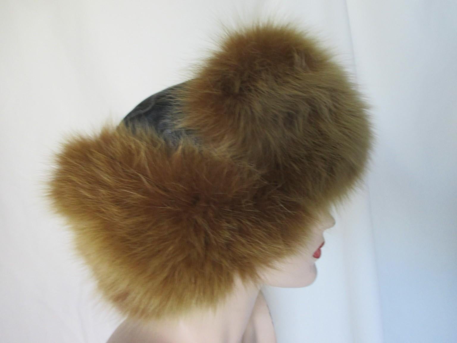 Black Leather Fox Fur Trapper Hat In Excellent Condition In Amsterdam, NL