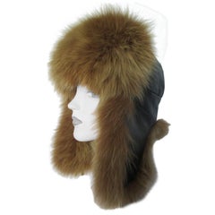 Trapper-Hut aus schwarzem Leder mit Fuchspelz