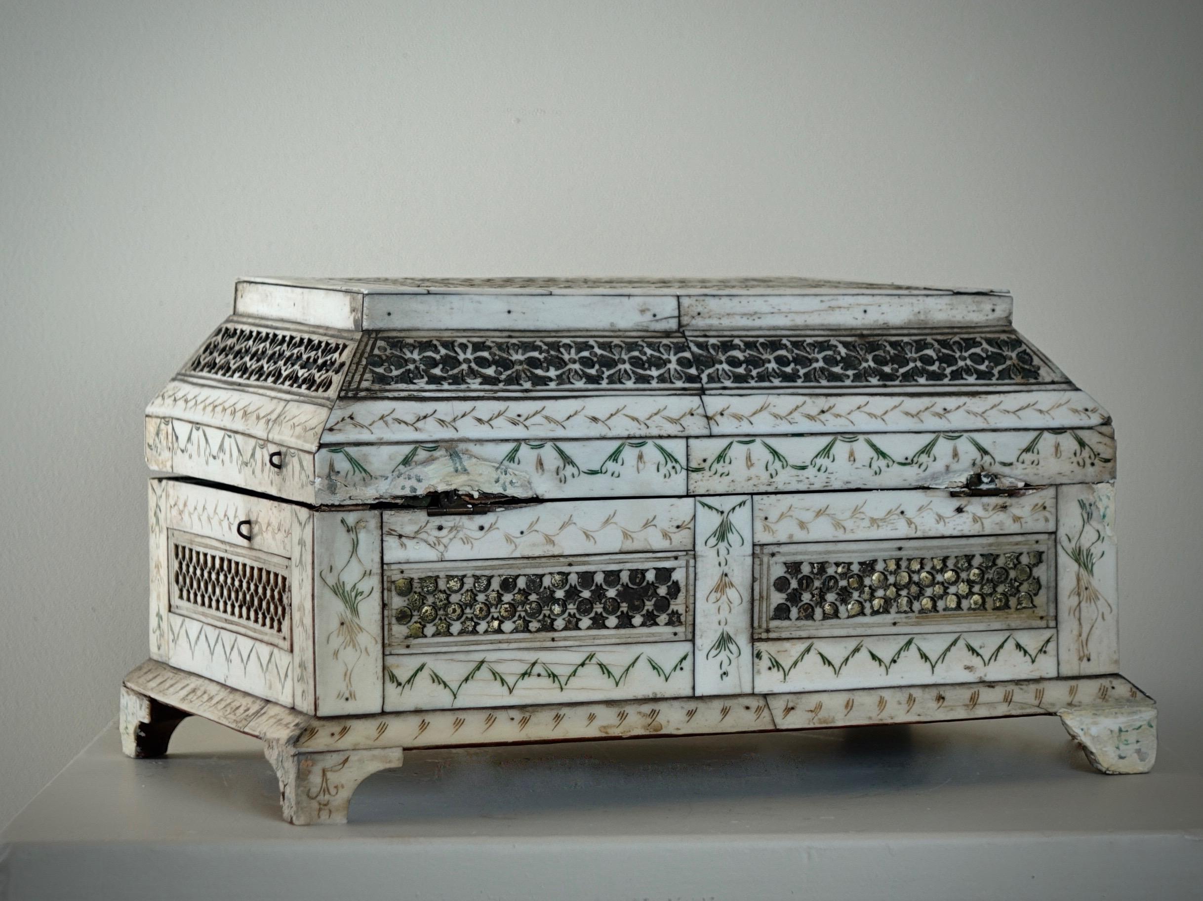 Louis XV Russian Carved bone table box - 18th century For Sale