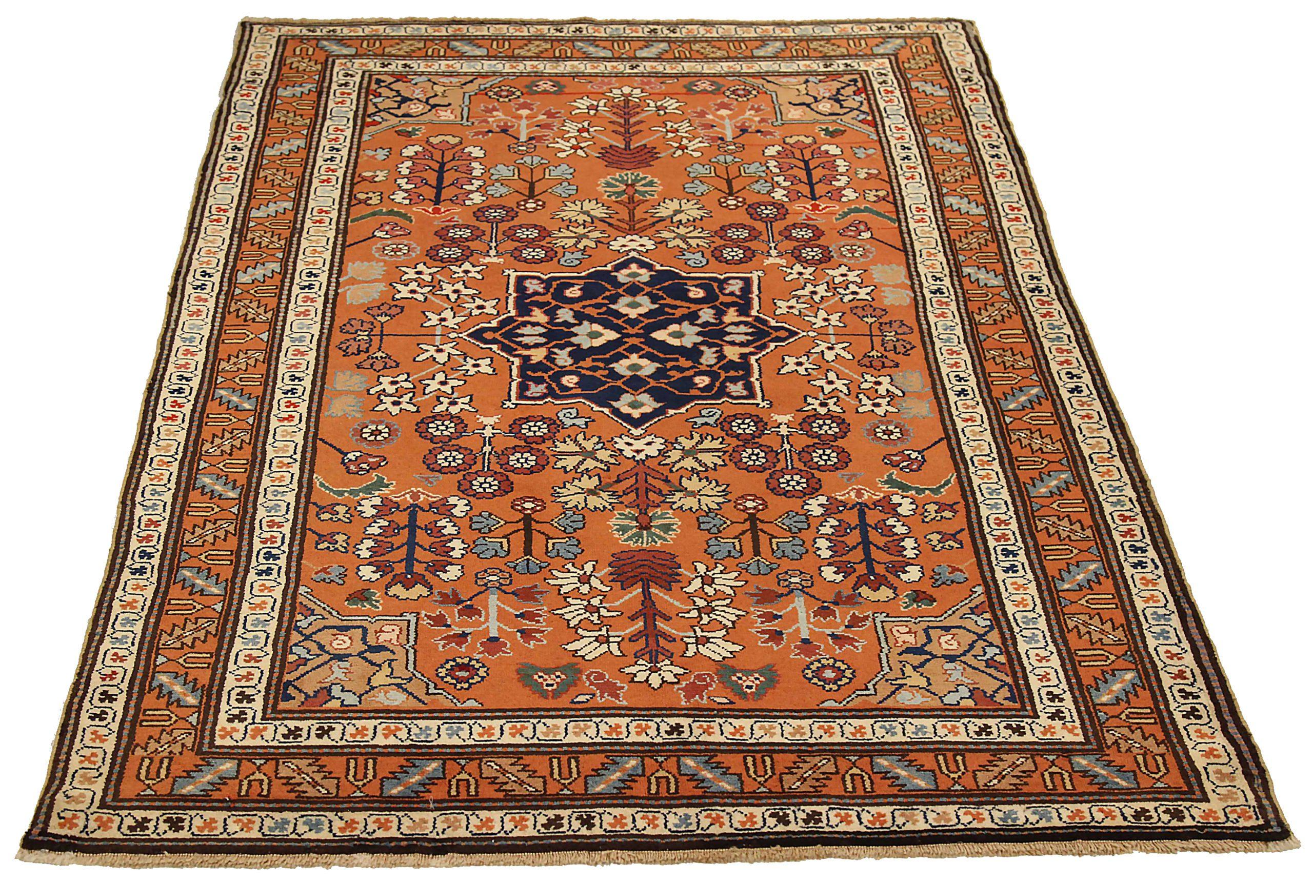 Entdecken Sie die Eleganz von Russian Darband mit Area Rugs. Dieses exklusive Design, das mit viel Liebe zum Detail entworfen wurde, ist perfekt, um Ihren Raum zu verschönern.