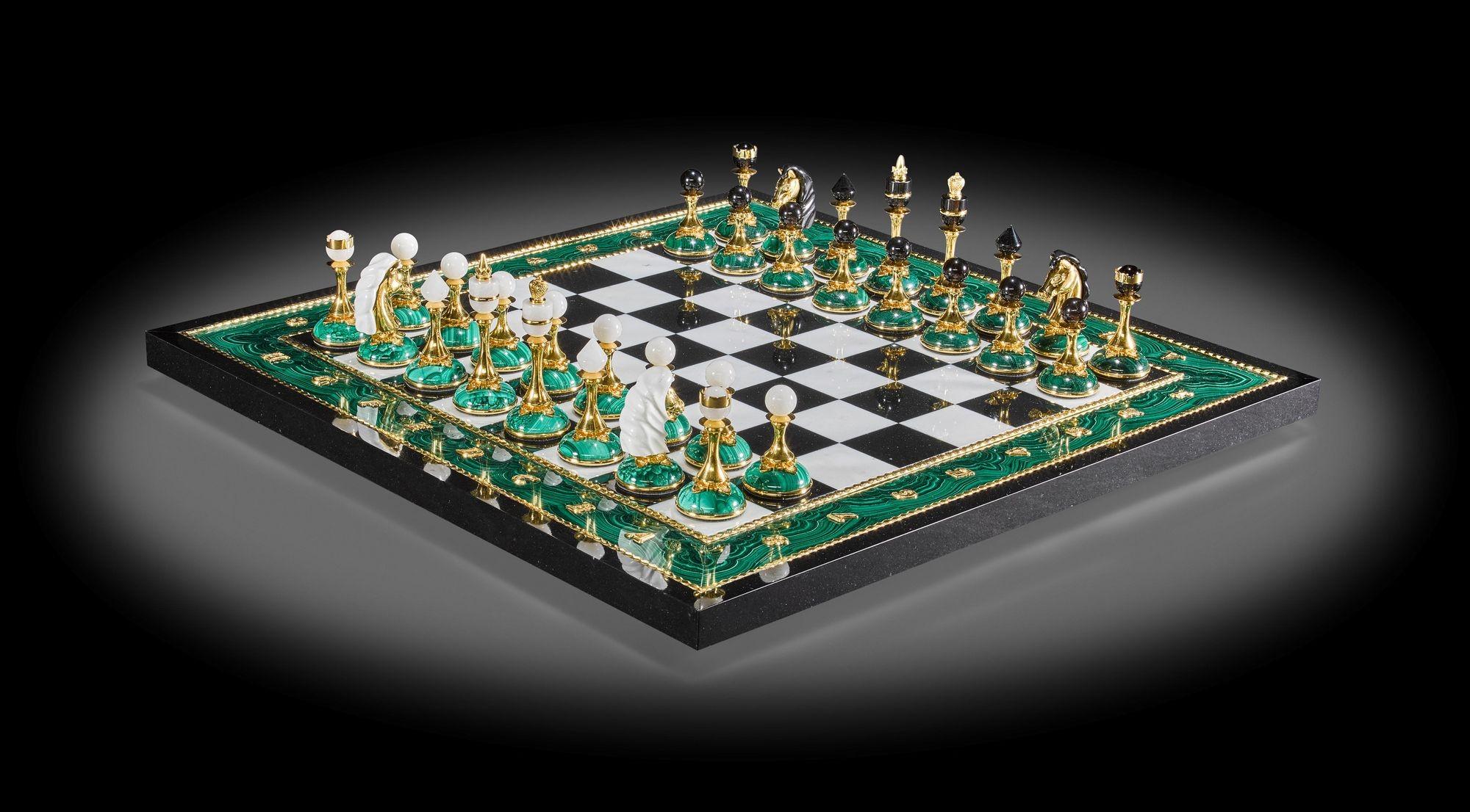 Russian dolerite, malachite and Kascholong opal chess set. Consists of black dolerite squares alternating with white Kascholong opal. The chess pieces are carved with malachite and brass gold-plated fittings.
*Original box included
Dimensions: