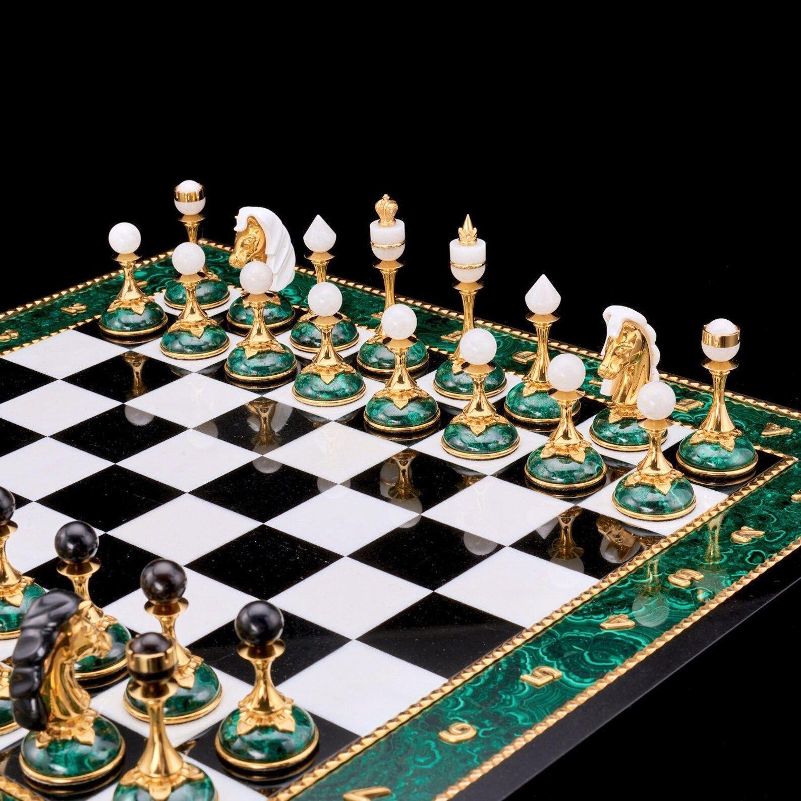 Ensemble d'échecs russes en dolerite, malachite et opale de Kascholong Bon état - En vente à Los Angeles, CA