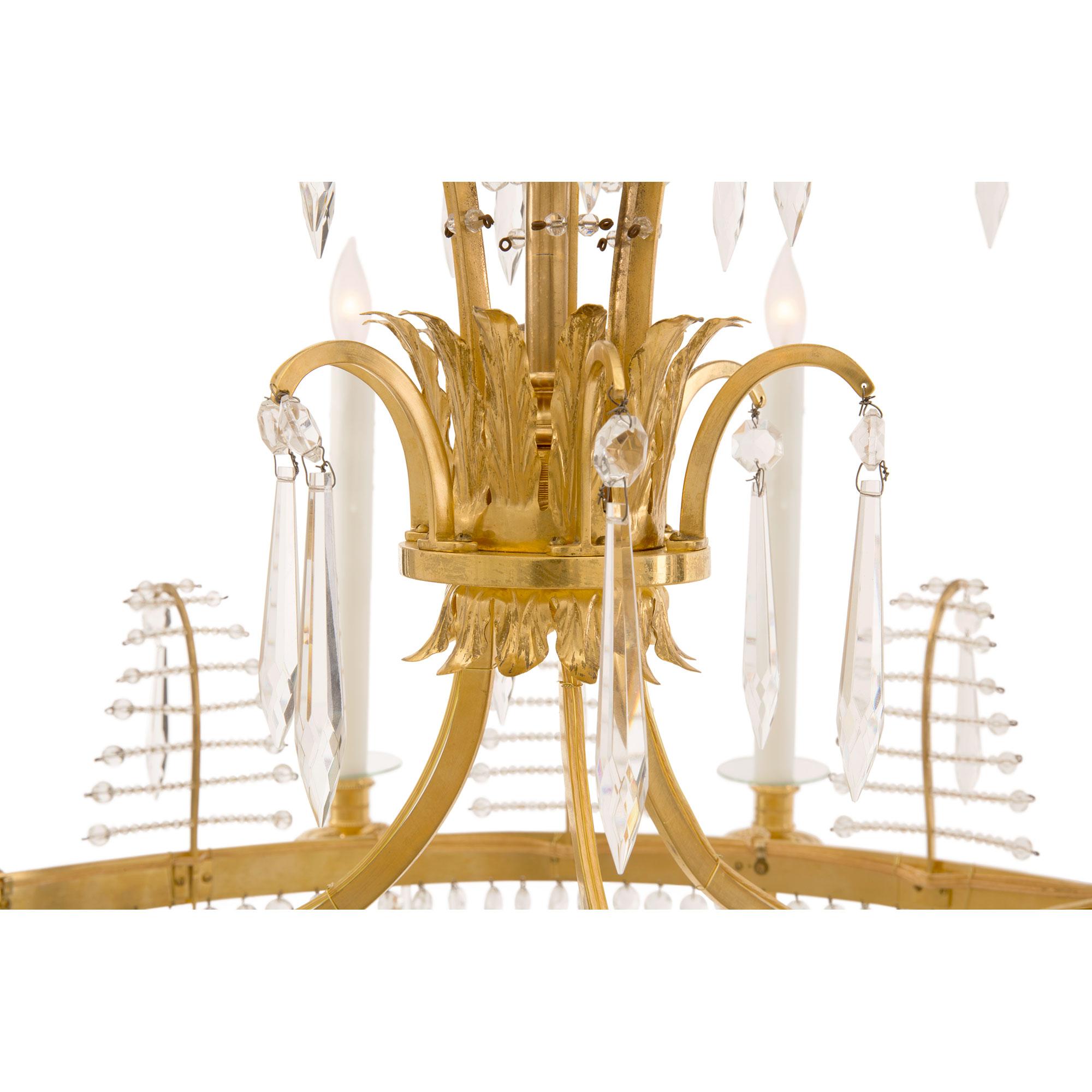 Russischer Kronleuchter aus Goldbronze und Kristall im neoklassischen Stil des frühen 19. Jahrhunderts (Neoklassisch) im Angebot