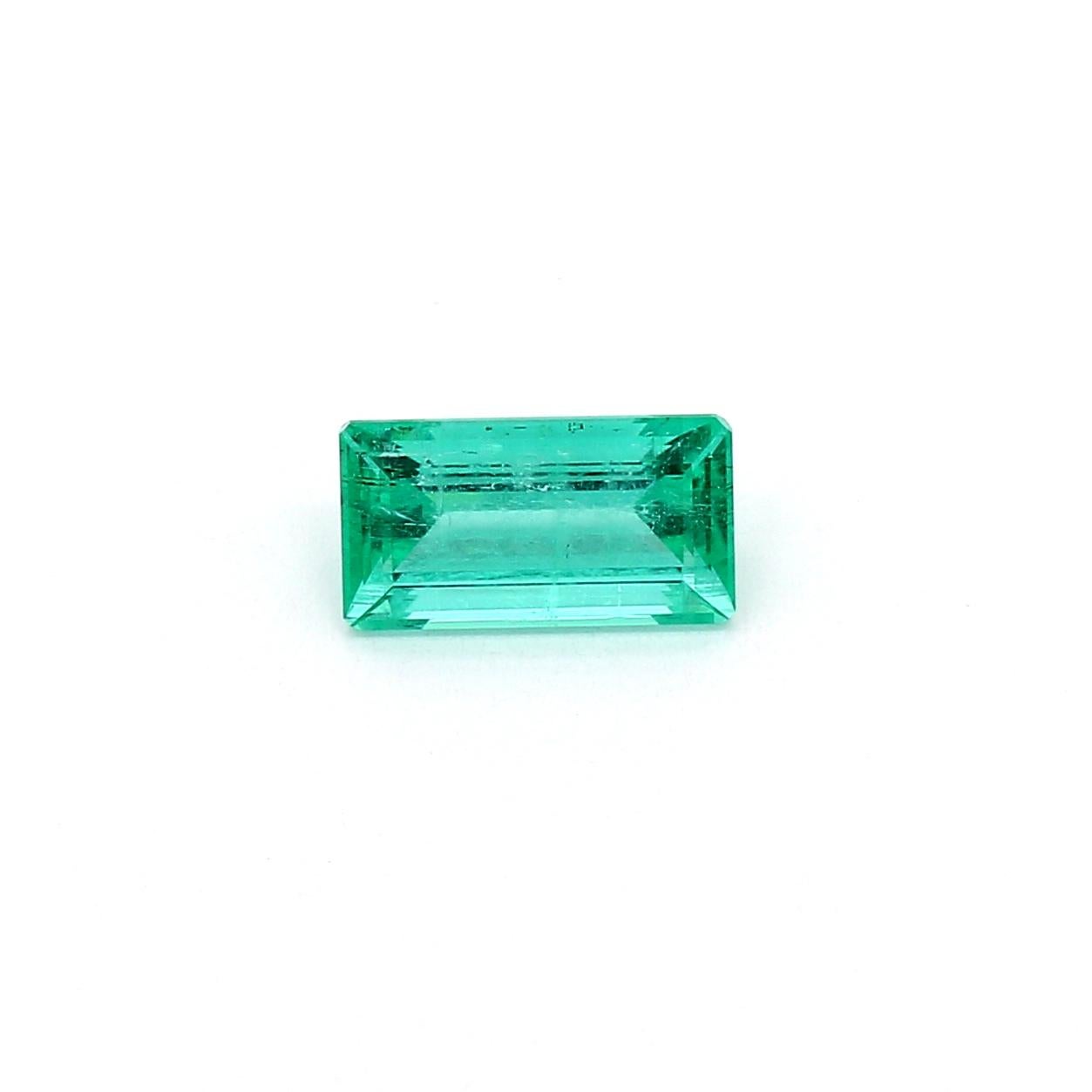An amazing Russian Emerald which allows jewelers to create a unique piece of wearable art.
This exceptional quality gemstone would make a custom-made jewelry design. Perfect for a Ring or Pendant.

Shape - Baguette
Weight - 0.82 ct
Treatment - Minor