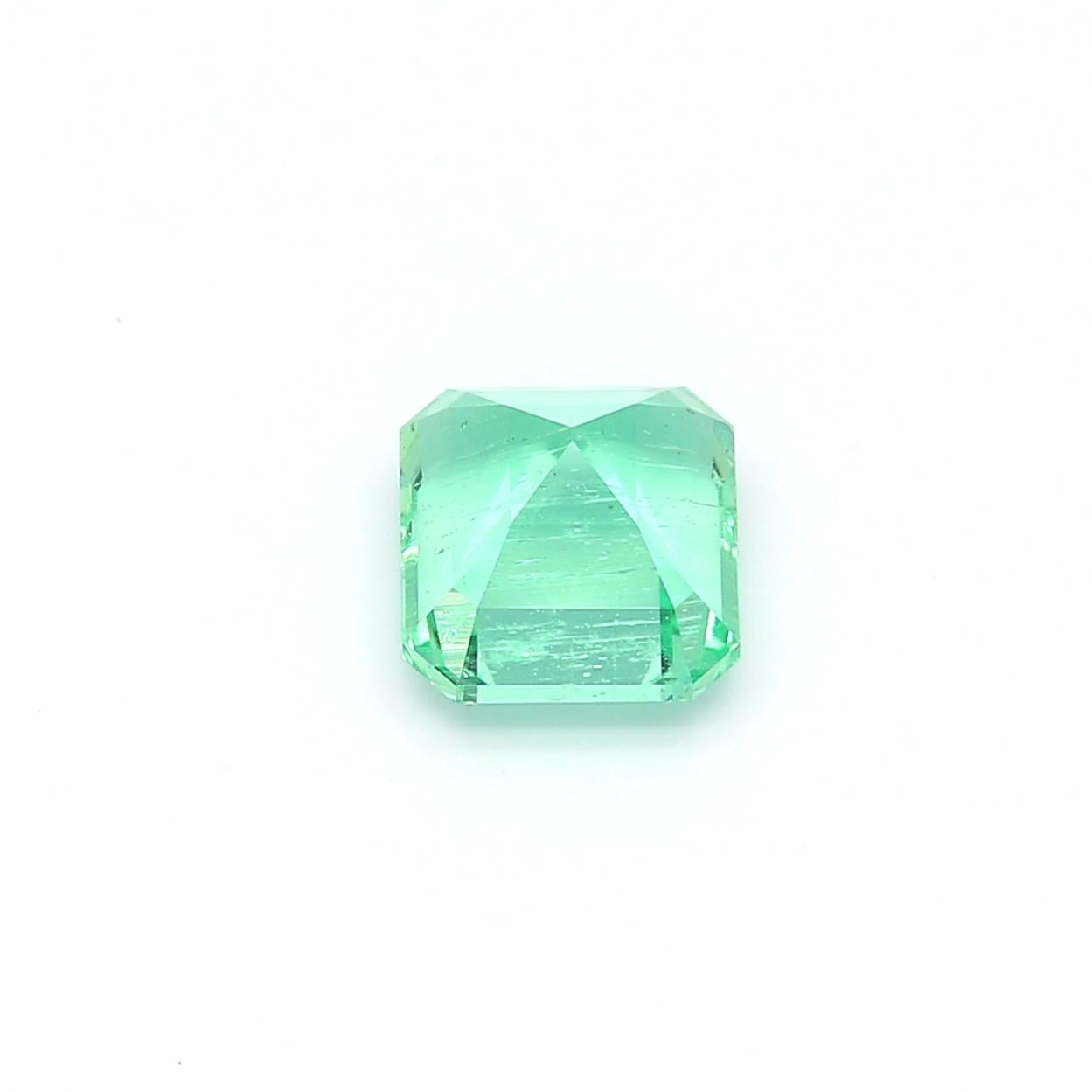 An amazing octagon-shaped Russian Emerald which allows jewelers to create a unique piece of wearable art.
This exceptional quality gemstone would make a custom-made jewelry design. Perfect for a Ring or Pendant.

Shape - Octagon
Weight - 1.84