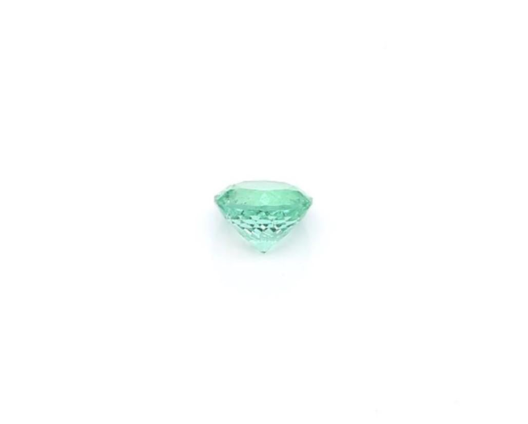 Russian Emerald Round Cut Gem 0.51 Carat Weight ICL Certified In New Condition For Sale In Bangkok, TH