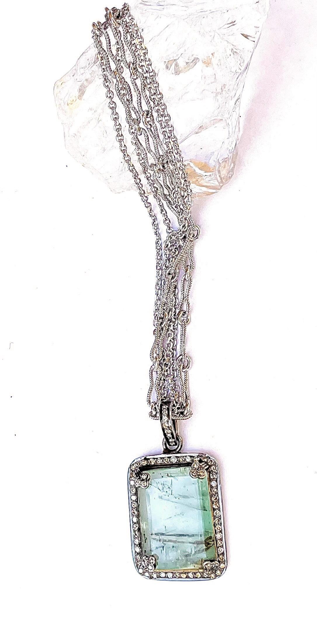 6,9 Karat russischer Smaragd mit Pave-Diamanten-Anhänger Kette Halskette (Porträtschliff) im Angebot