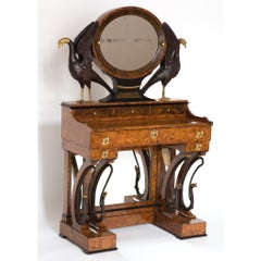 Kommodentisch im Zarenreich mit Mahagoni-Schnitzereien und vergoldeten Bronzen