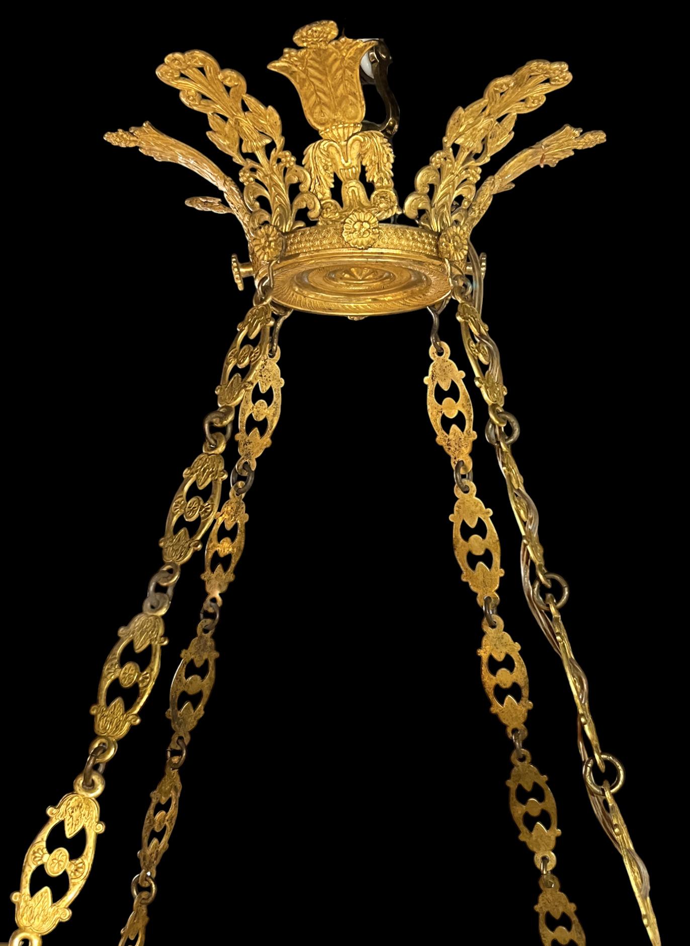Russe Lustre Empire russe en bronze doré et verre taillé à douze lumières en vente