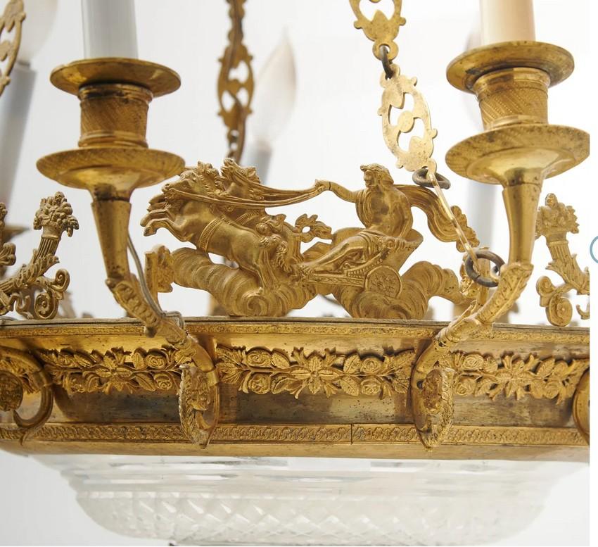 Lustre Empire russe en bronze doré et verre taillé à douze lumières en vente 1