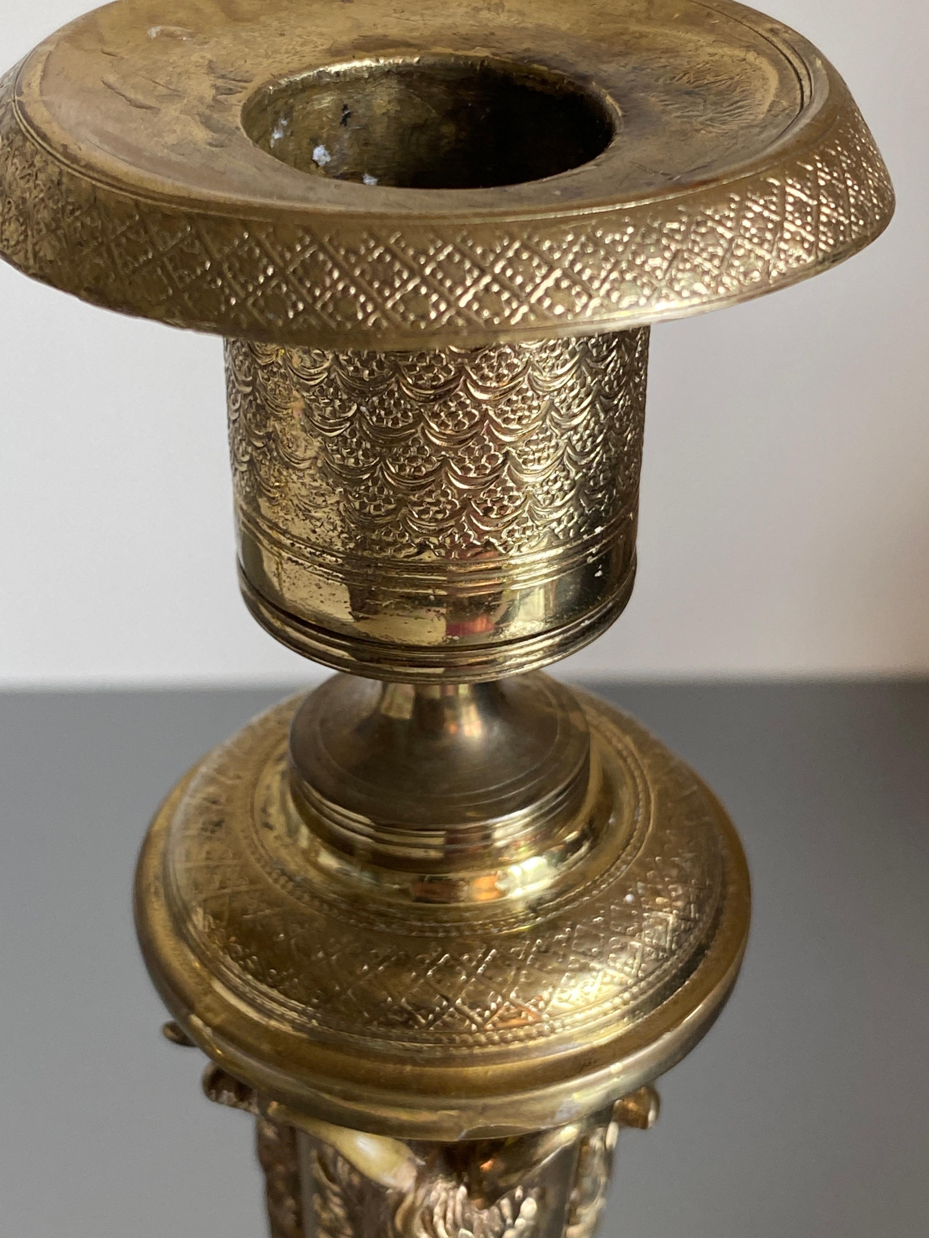 Kerzenständer aus vergoldeter Bronze des Zarenreichs in der Art von Pierre-Philippe Thomire (19. Jahrhundert) im Angebot