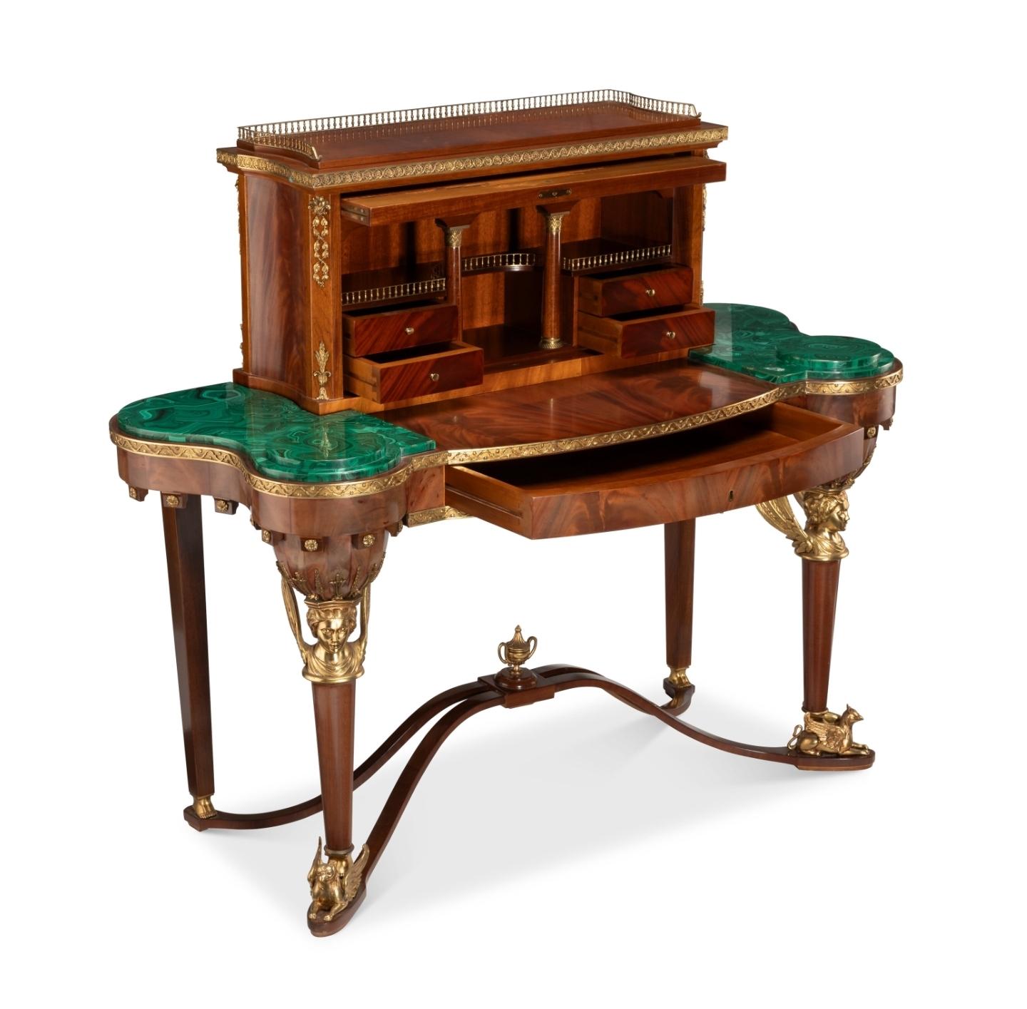 Russisches Kaiserreich Schreibtisch Schreibtisch nach antik Heinrich Gambs Bureau-Jardinière (Geschnitzt) im Angebot