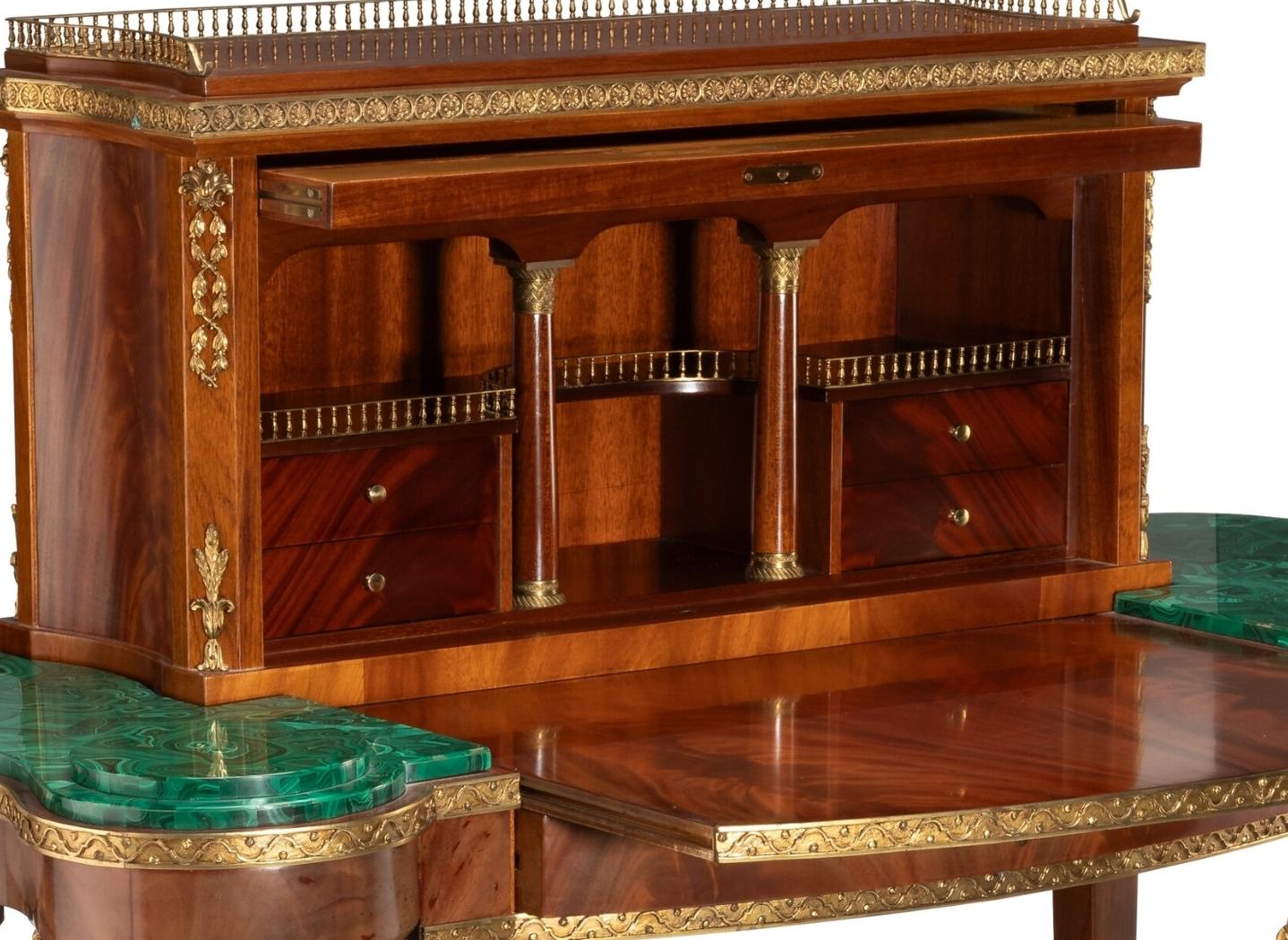 Russisches Kaiserreich Schreibtisch Schreibtisch nach antik Heinrich Gambs Bureau-Jardinière (20. Jahrhundert) im Angebot