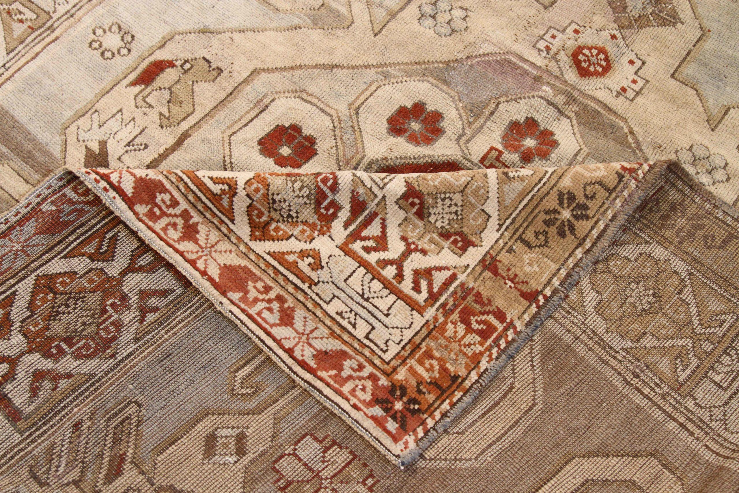 Russe Petit tapis russe Ghafghaz vers 1910 - Laine bleu ivoire rouge 73777 en vente
