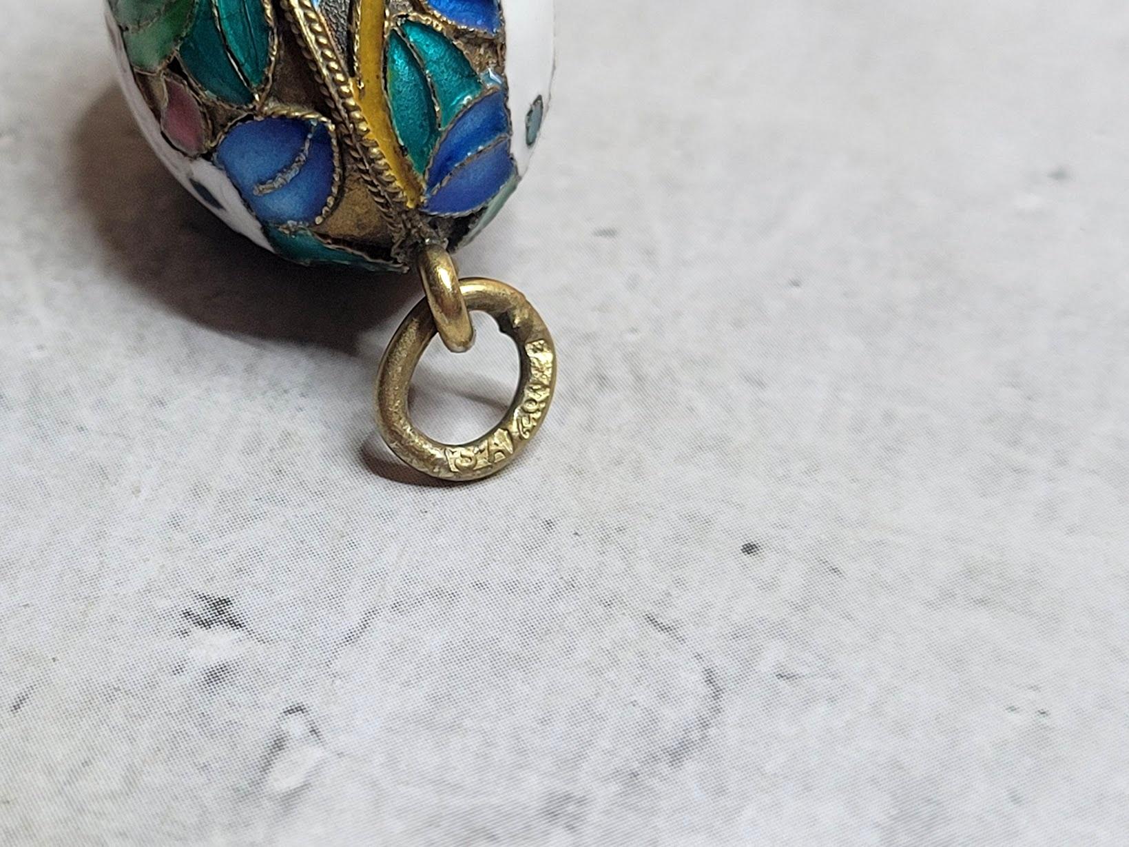da uomo o donna Ciondolo a forma di uovo Cloisonne in smalto dorato russo, 3° Artel in vendita