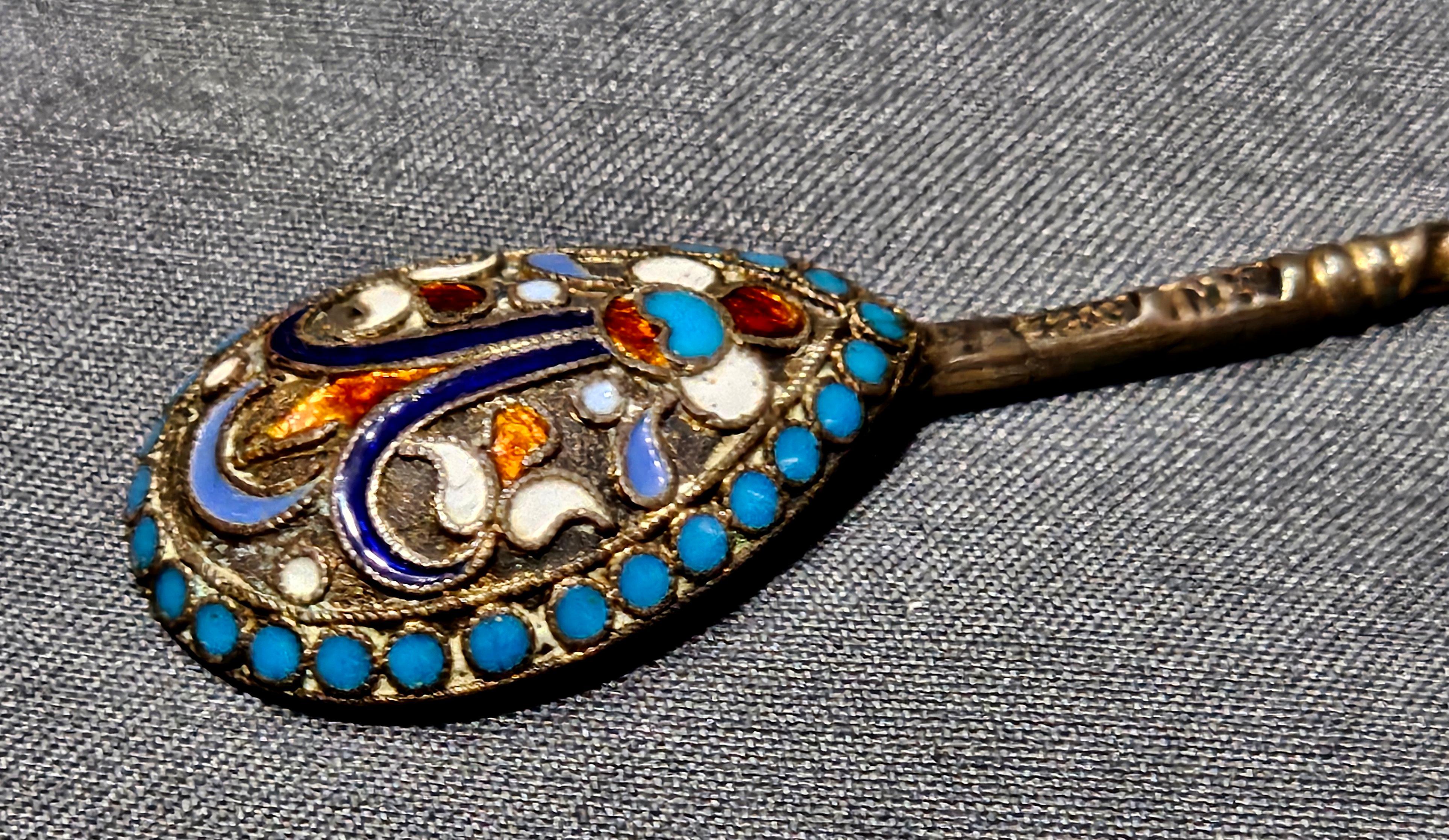 Russian Gilt Silver and Cloisonné Enamel Salt and Spoon im Zustand „Gut“ im Angebot in Norton, MA