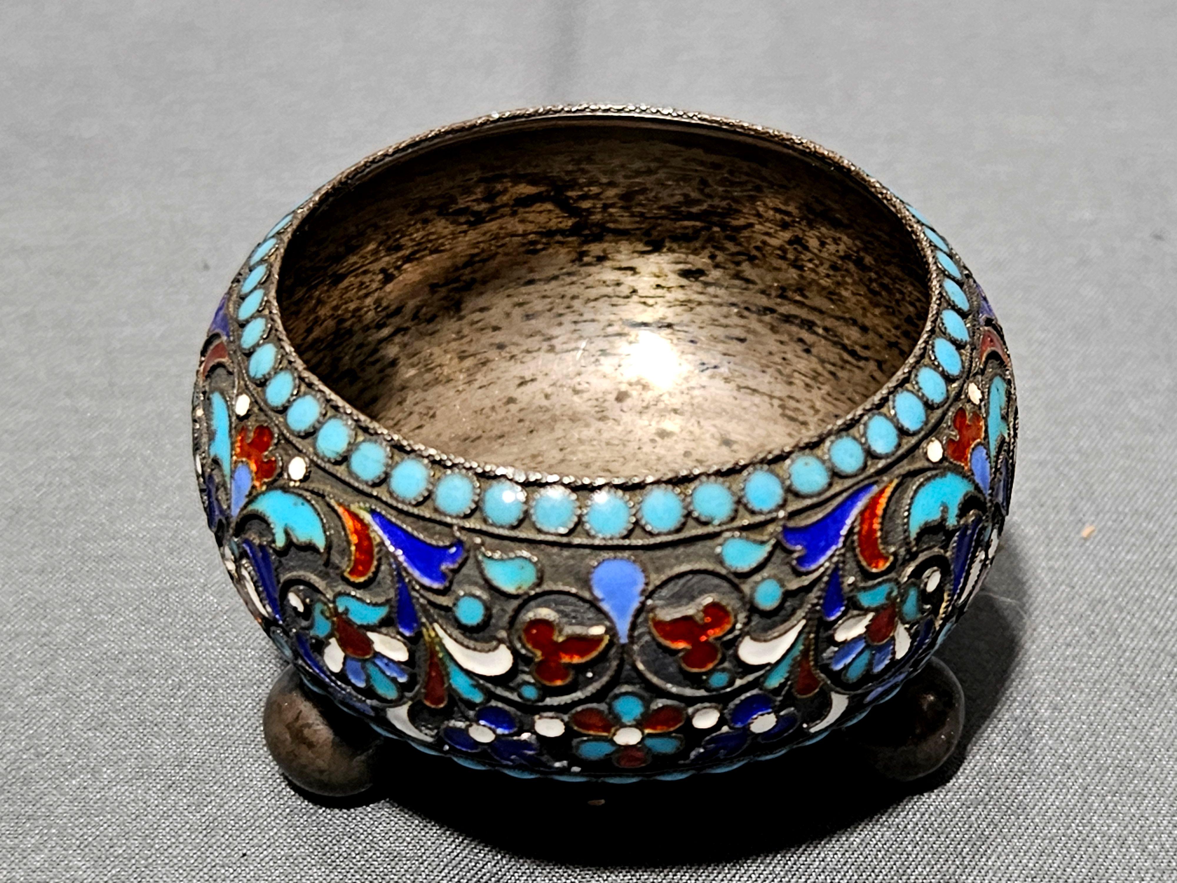 Russian Gilt Silver and Cloisonné Enamel Salt and Spoon (Silber) im Angebot