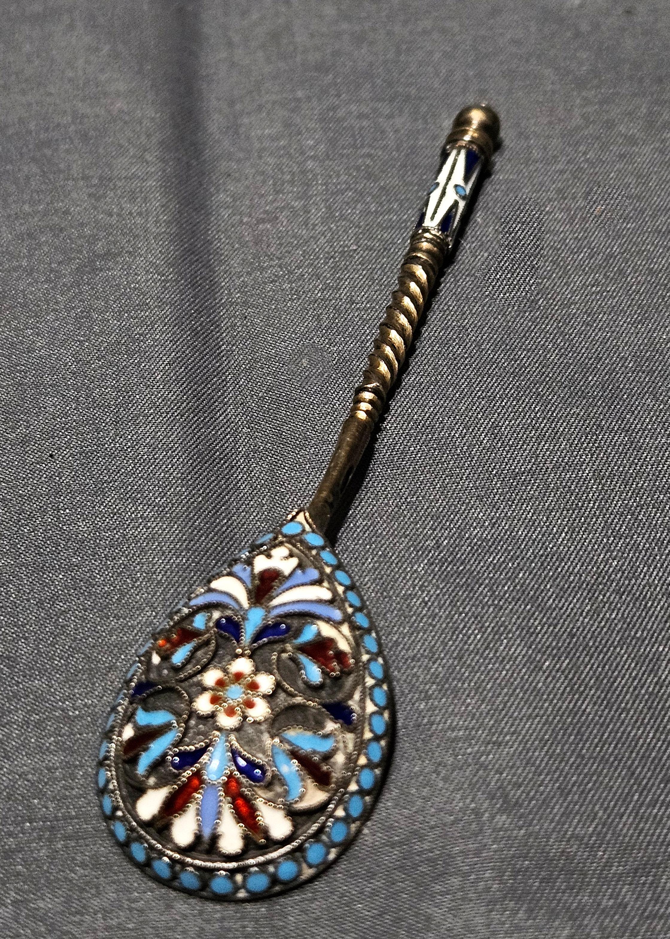 FINE RUSSIAN ENAMELED SPOON
Length 4.25 inches, 14.4 grams.