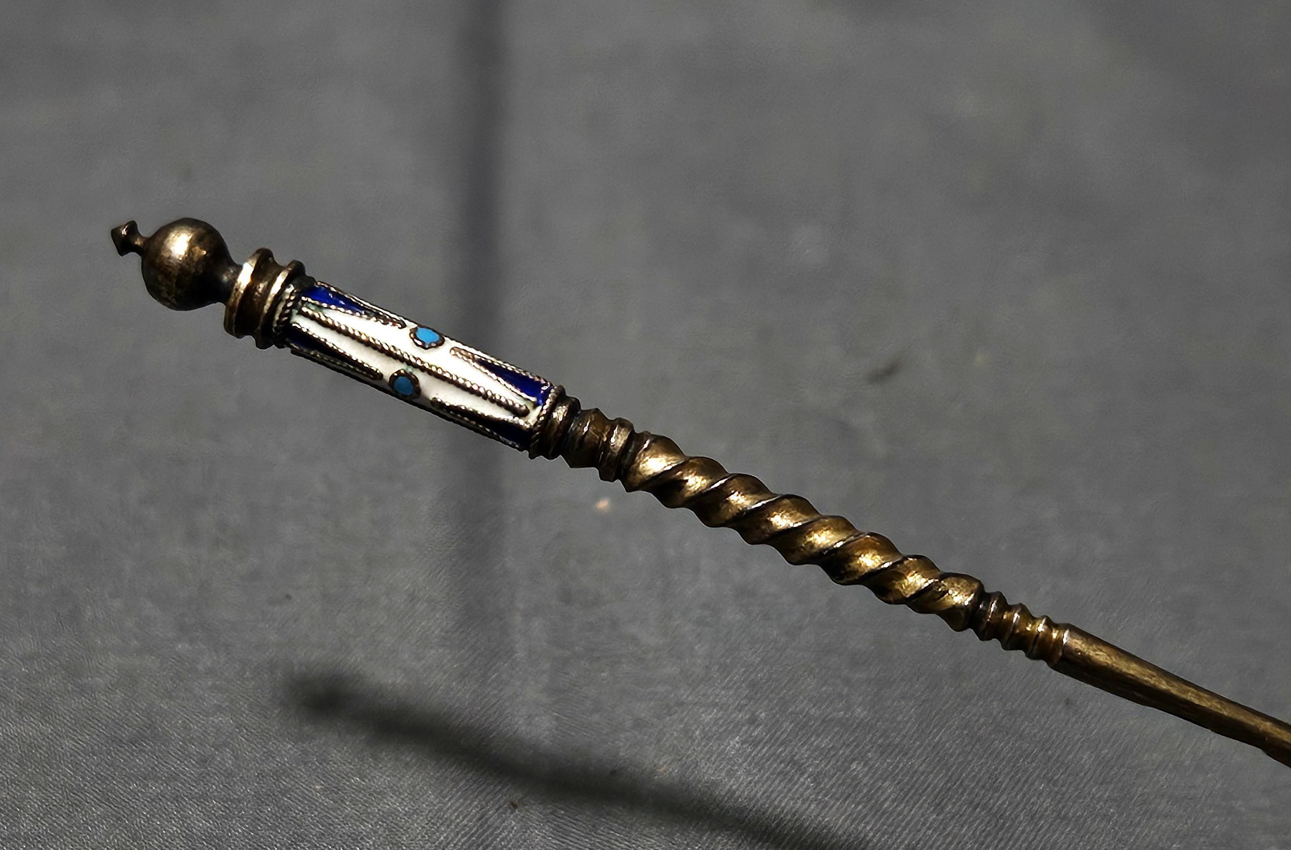 Russian Gilt Silver and Cloisonné Spoon (Silber) im Angebot