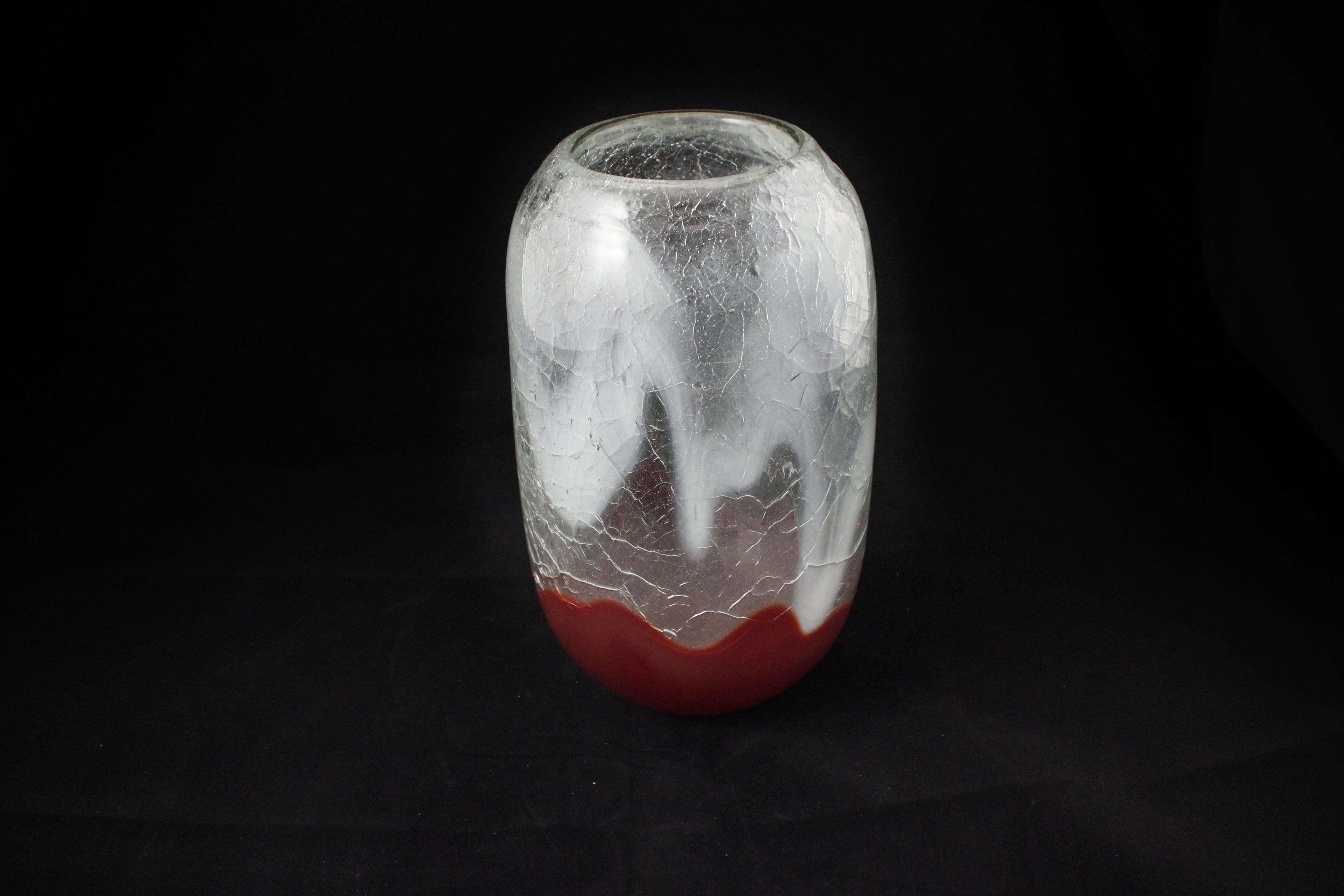 Vase in transparent coated glass, the craquelle work remains internally, the base is in ruby red, on the body in shaded white. Svetlana Beskinskaya (1930-1986). In 1957-1963, Svetlana was the leading artist in the glass-majolica department of the