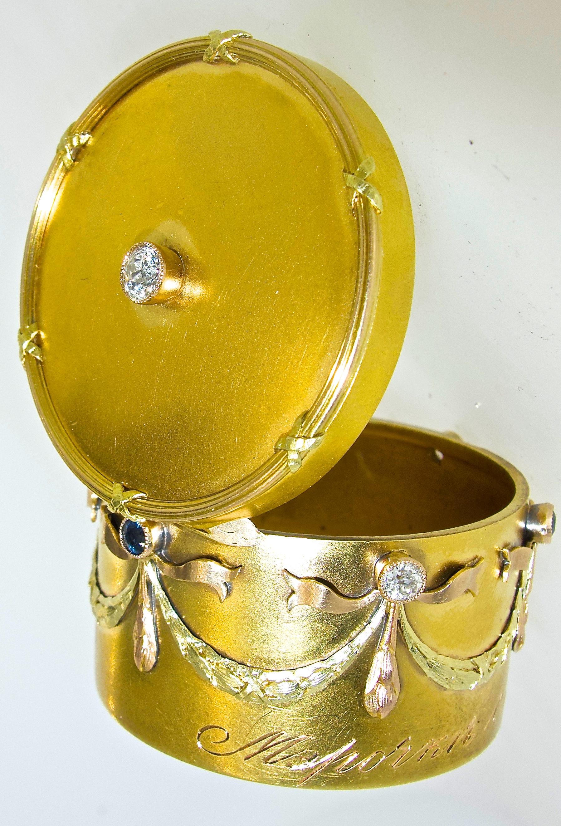 Russian Gold, Diamond and Sapphire Small Box, circa 1917 4
