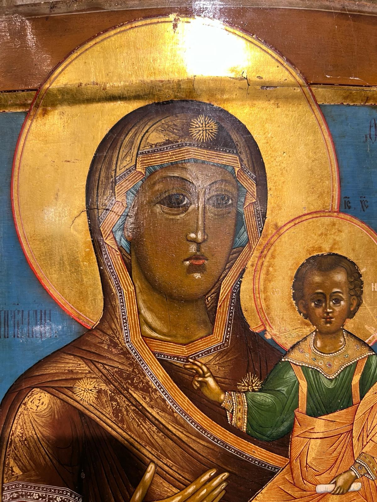 Russische Ikone der Darstellung der Mutter Gottes „Tikhvinskaia“, Mitte des 19. Jahrhunderts (Vergoldet) im Angebot