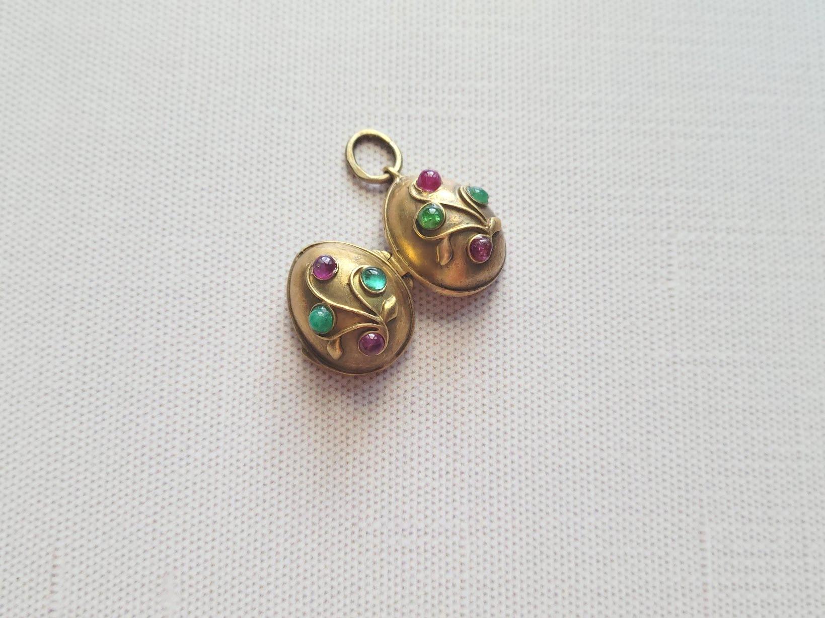 Pendentif en forme d'œuf impérial russe avec rubis et émeraudes par Theodore Ringe en vente 2