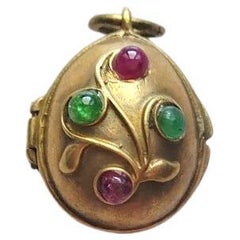 Pendentif en forme d'œuf impérial russe avec rubis et émeraudes par Theodore Ringe