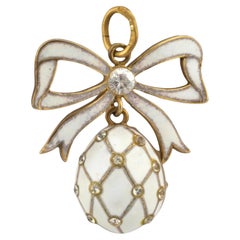 Russian Imperial Enamel Egg Bow Pendant, Workmaster Alfred Thielemann