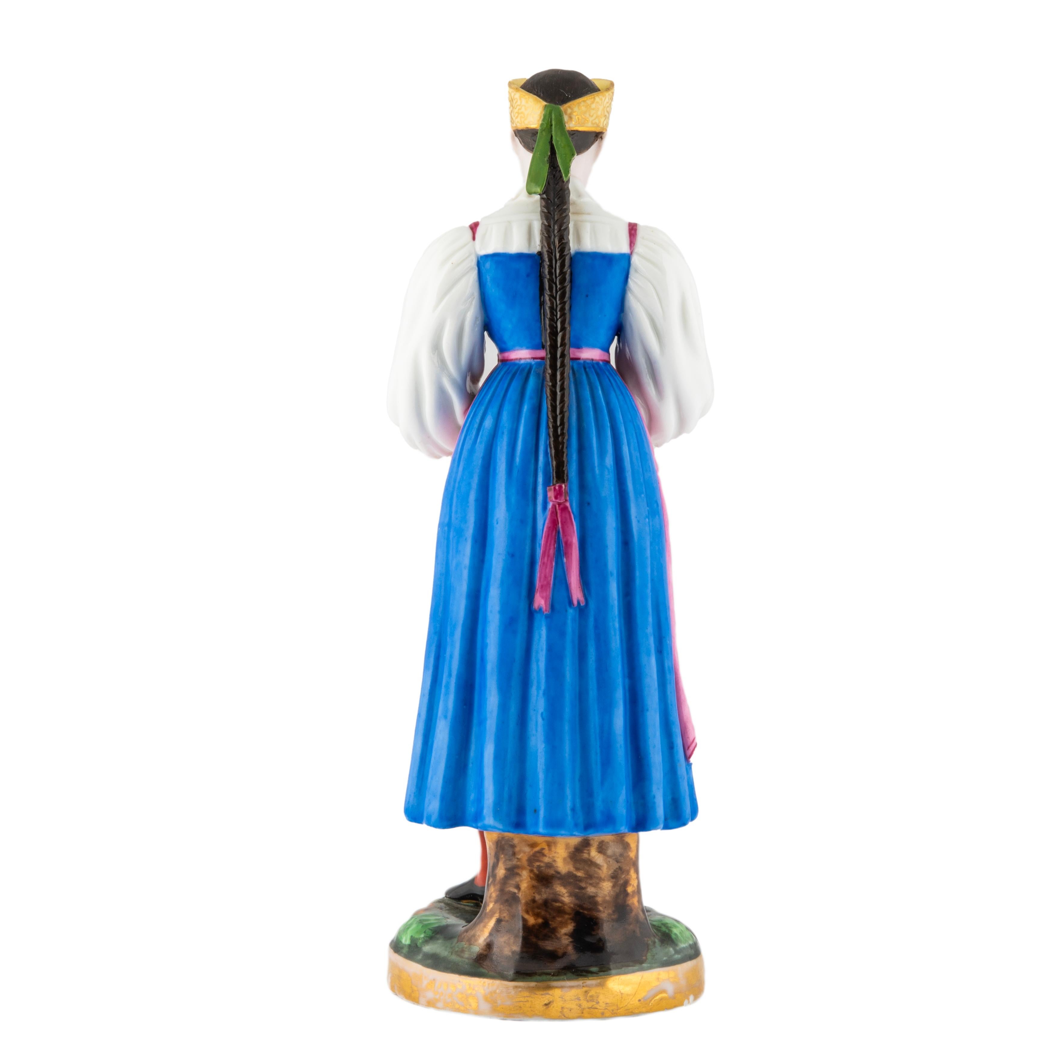 Figurilla de porcelana rusa de la época imperial de mujer con kokoshnik, Gardner c 1840 Ruso en venta