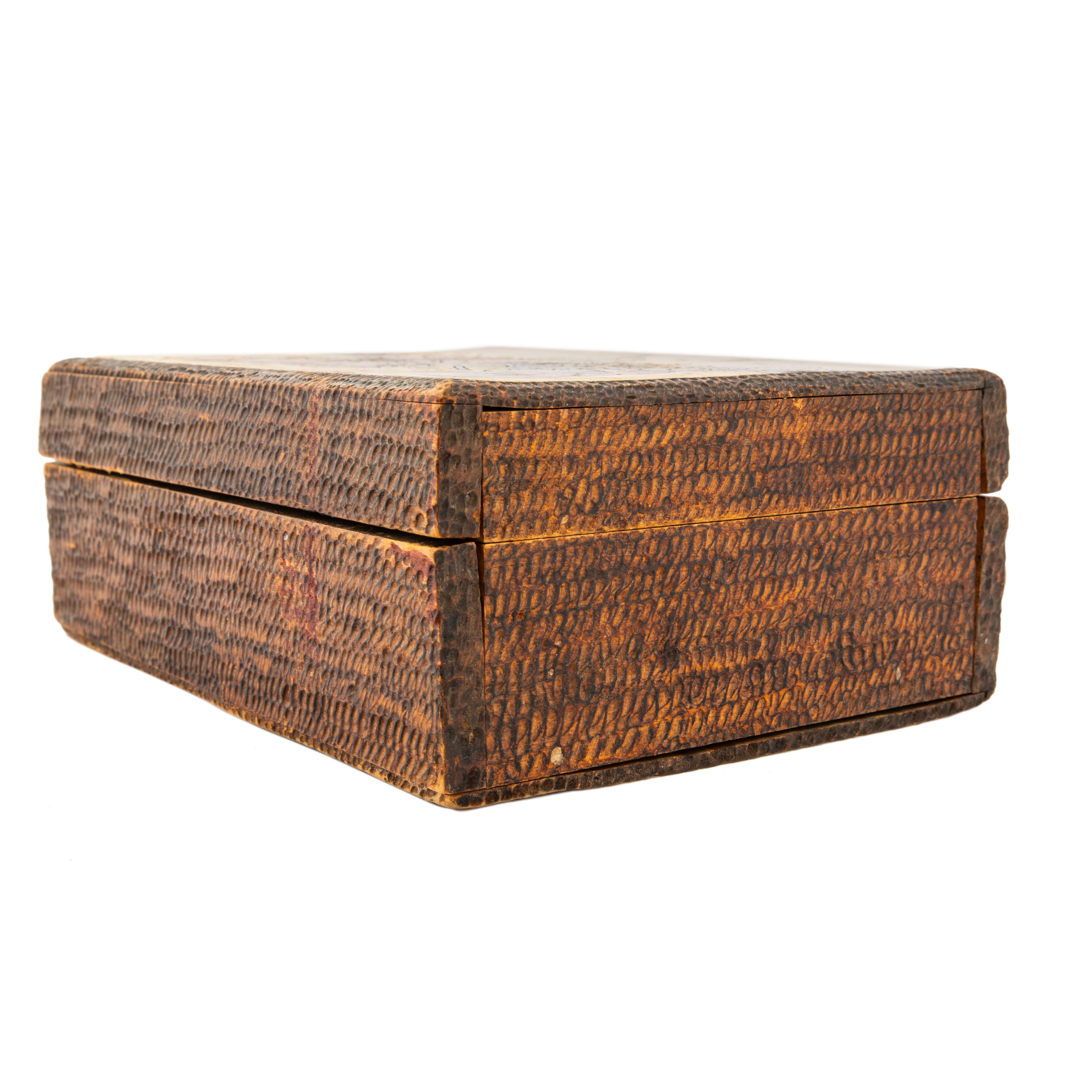 Women's or Men's Russian Imperial-era Wooden Box Depicting Troika, Early 20th century For Sale