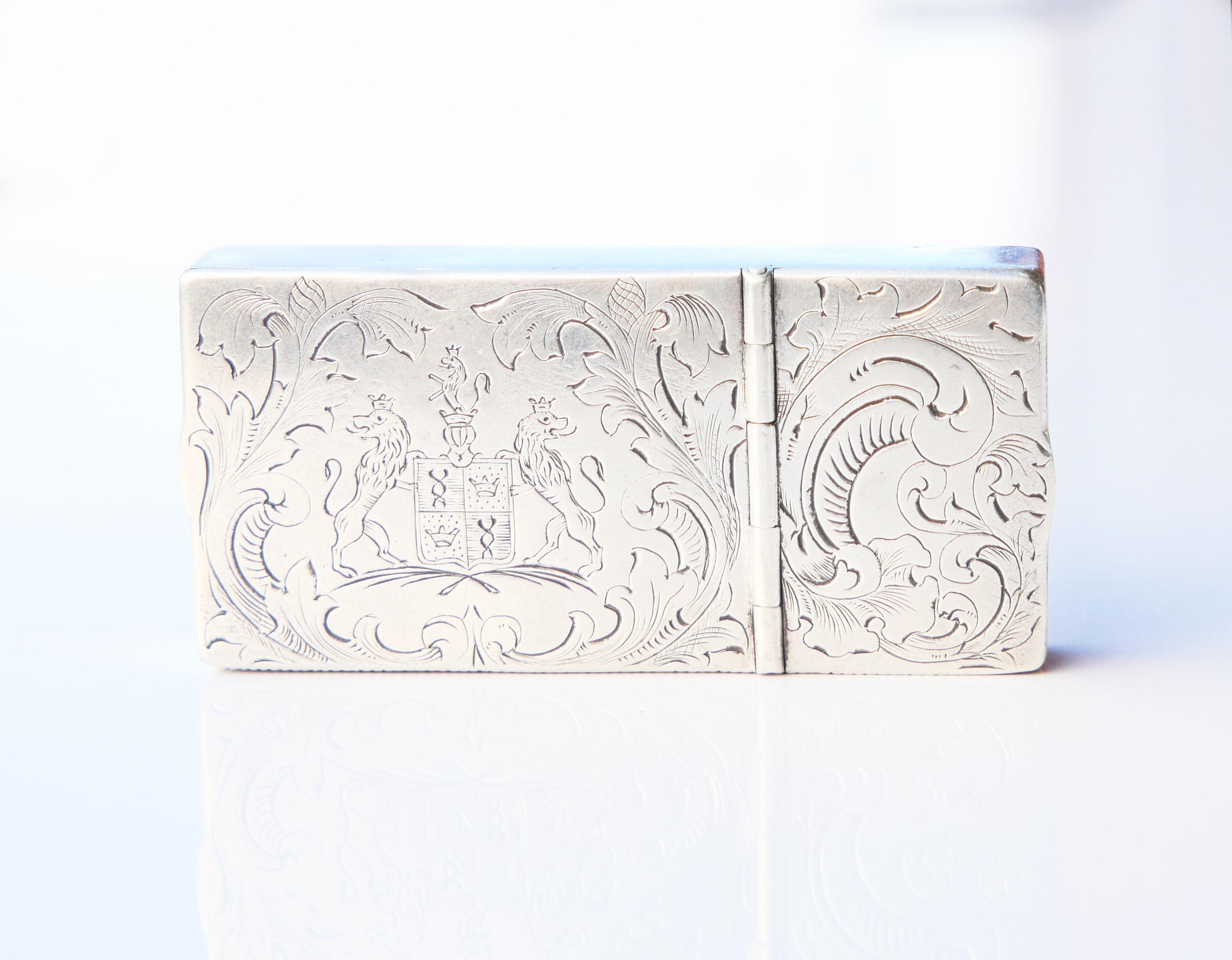 Russische kaiserliche Faberge Silber Pill Box Nussbaumstreuer massive 84 Silber / 30,5gr für Damen oder Herren im Angebot