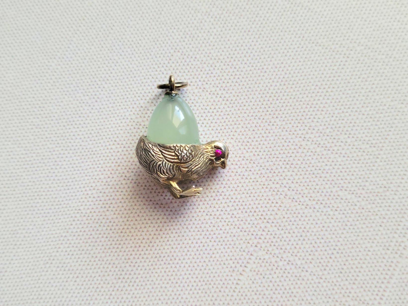 Russian Imperial Gilt Silver Egg Chrysoprase Pendant In Excellent Condition For Sale In Chesterland, OH